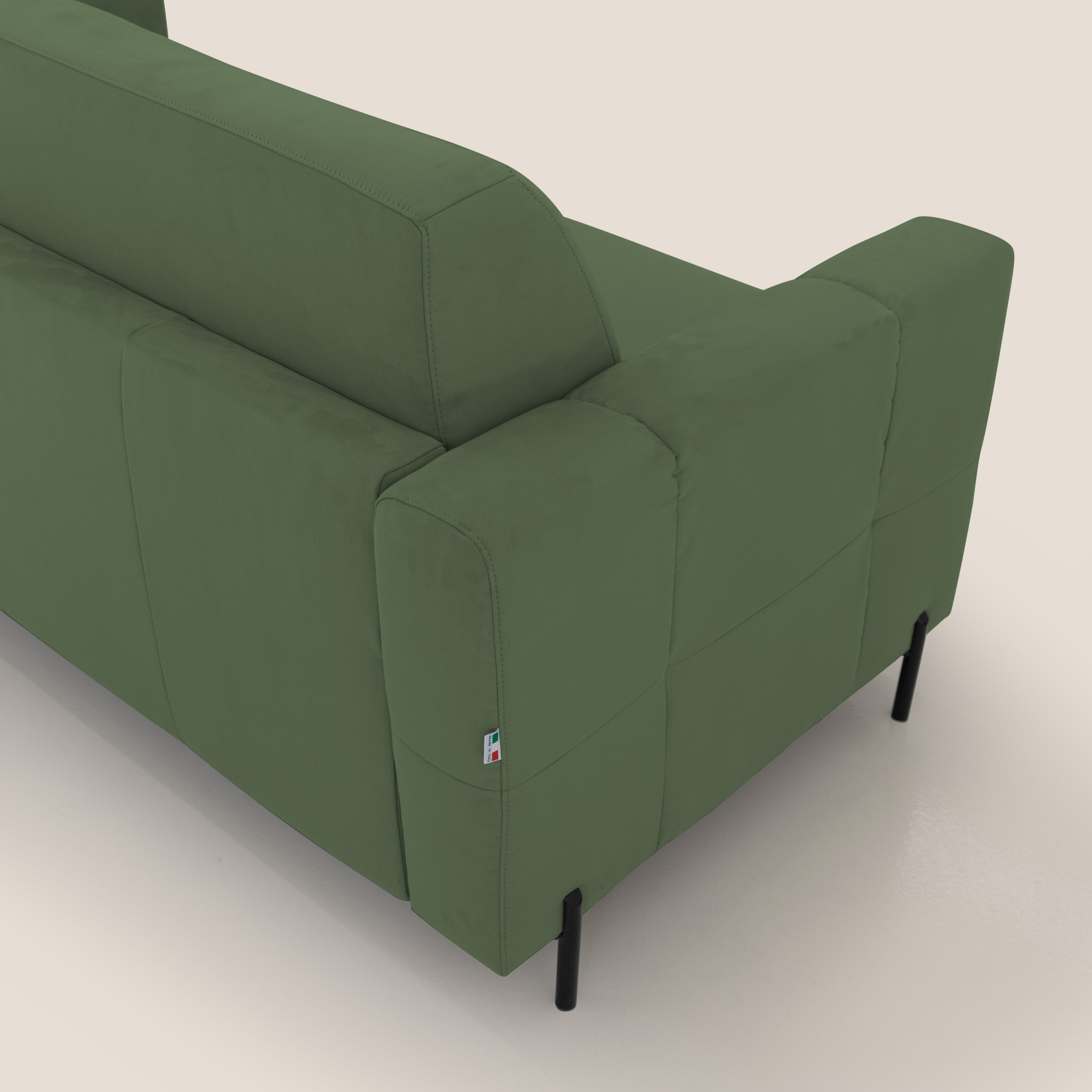 Ortensia divano letto materasso H18 cm con piedi alti in elegante microfibra smacchiabile T11 verde - divani.store