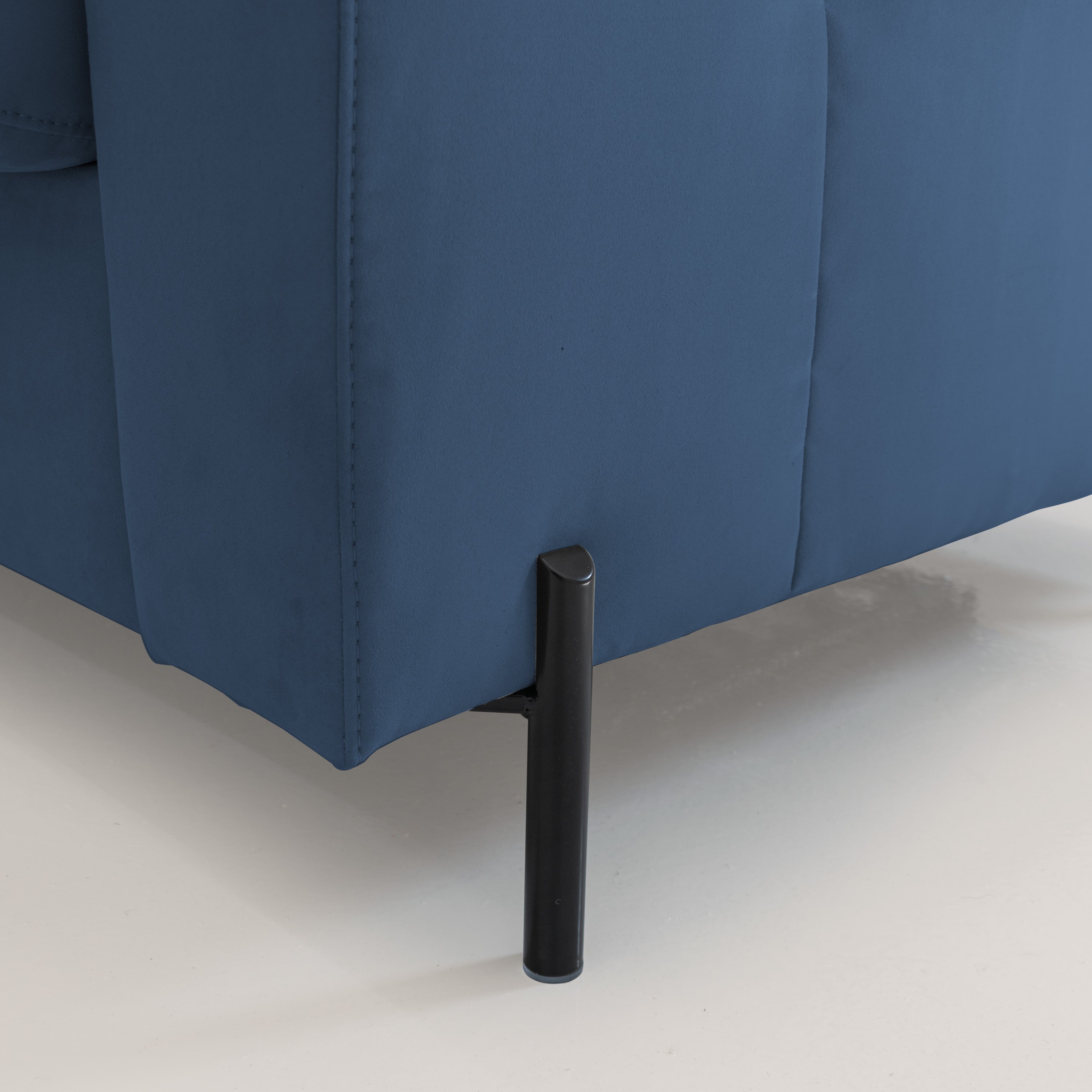 Ortensia divano letto materasso H18 cm con piedi alti in elegante microfibra smacchiabile T11 blu - divani.store