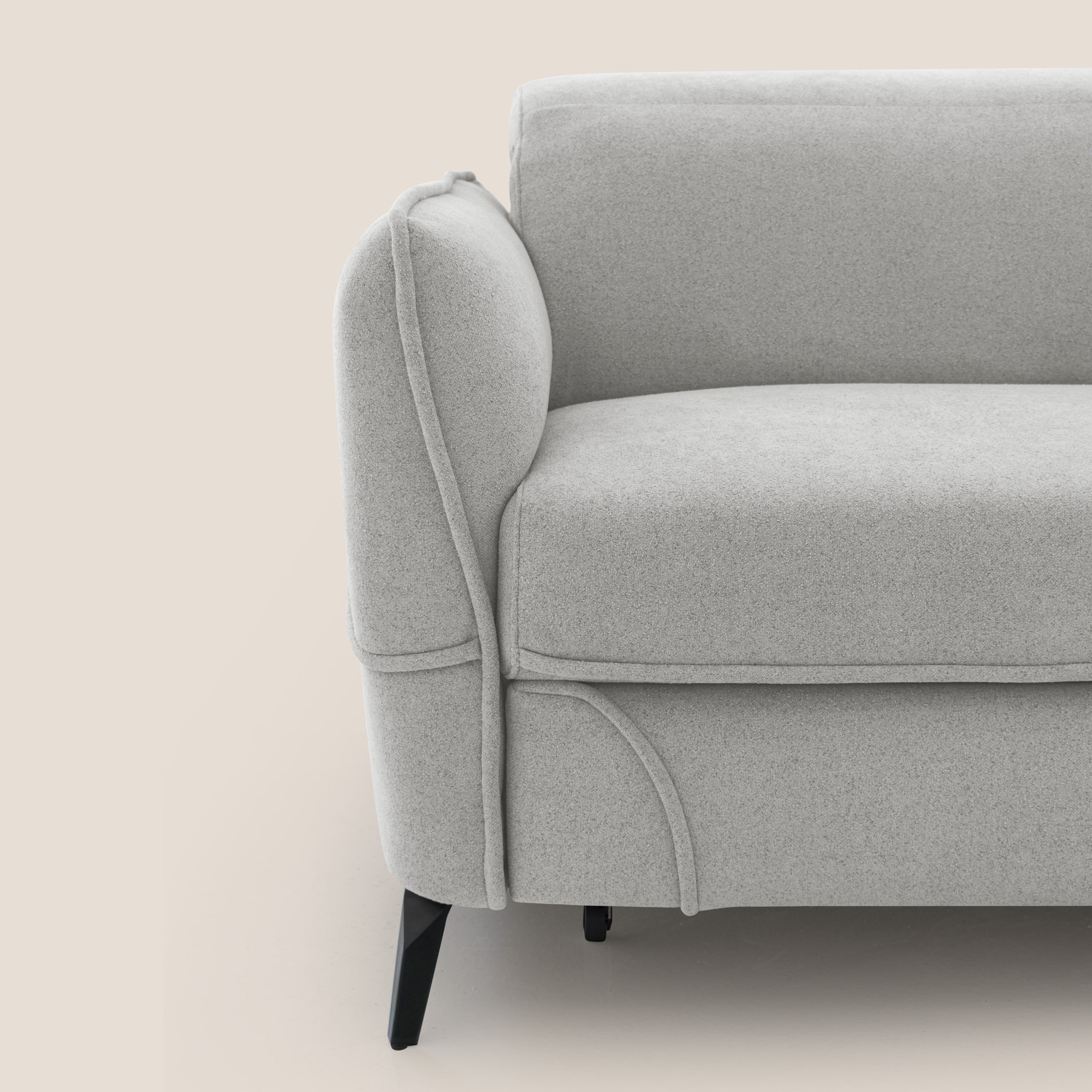 Bloom Divano con poggiapiedi estraibile piedini alti e poggiatesta reclinabili in tessuto bouclé impermeabile T07 grigio - divani.store