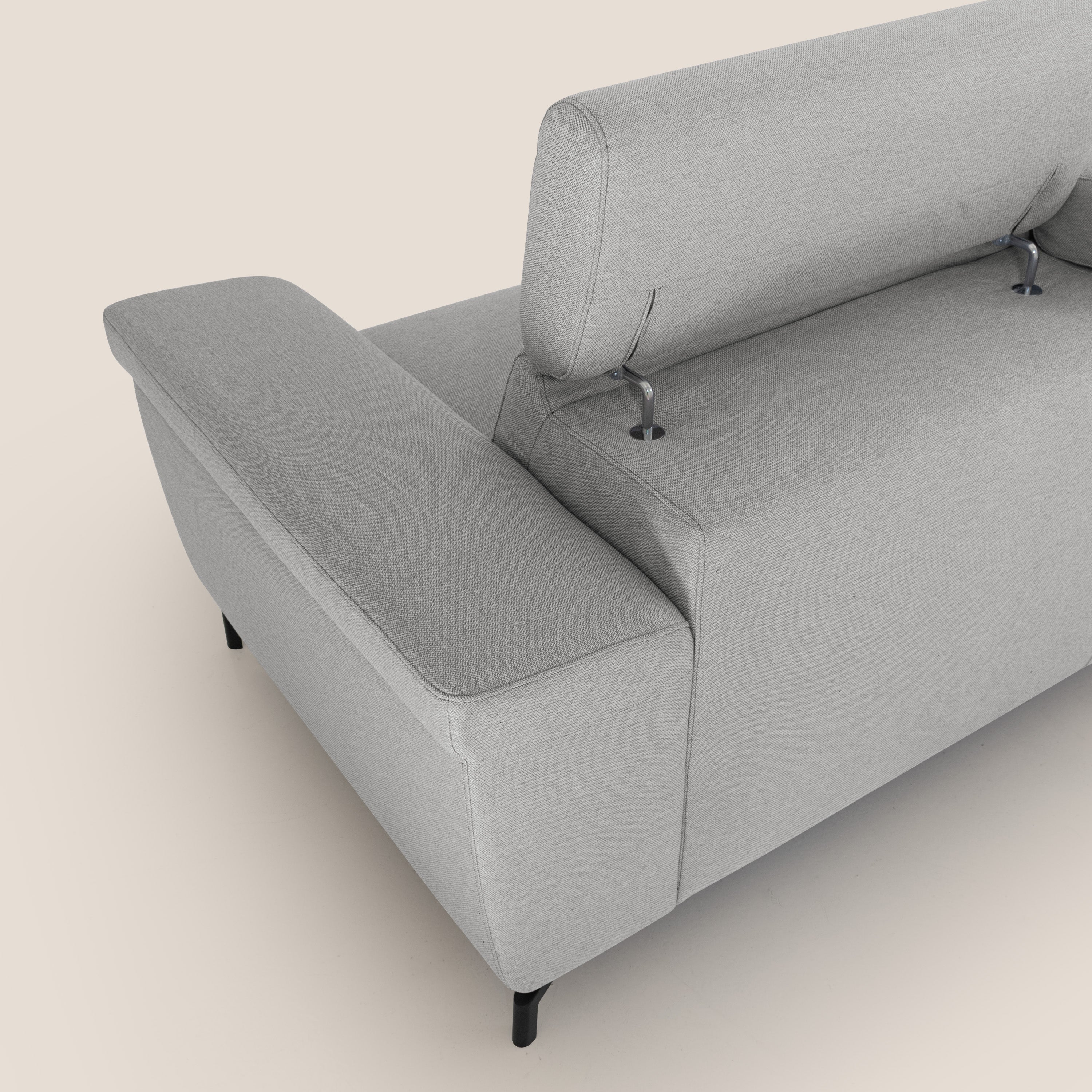 Aisha Divano con poggiapiedi estraibile piedini alti e poggiatesta reclinabili in tessuto Smacchiabile T05 grigio - divani.store