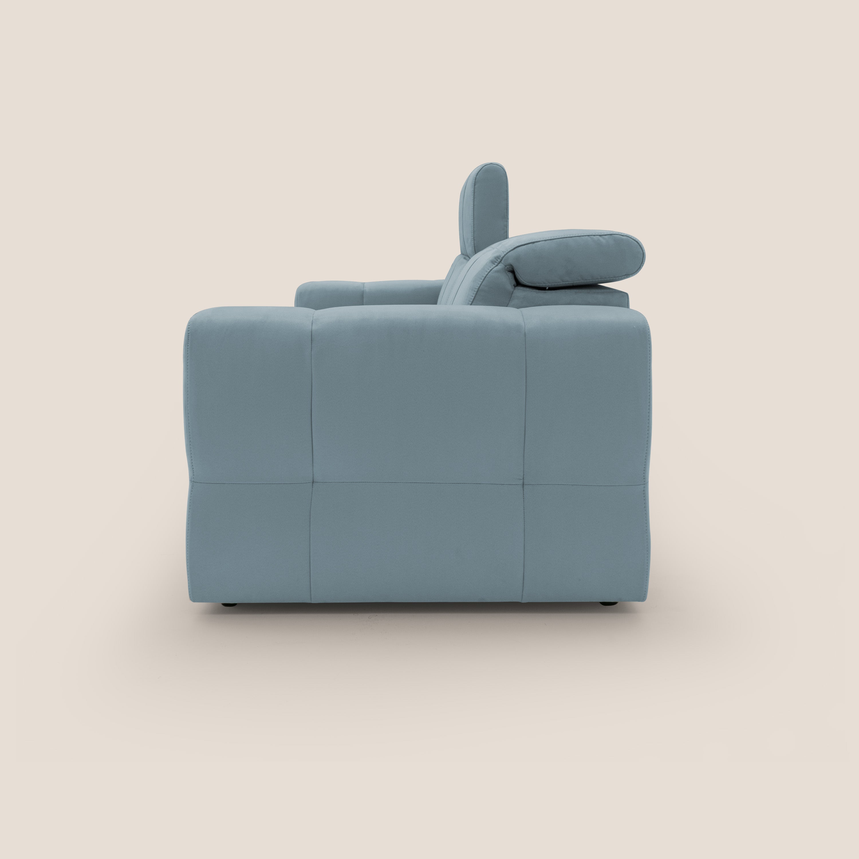 Kronos Divano con pouf estraibile poggiapiedi e poggiatesta reclinabili in morbida microfibra impermeabile T11 carta da zucchero - divani.store