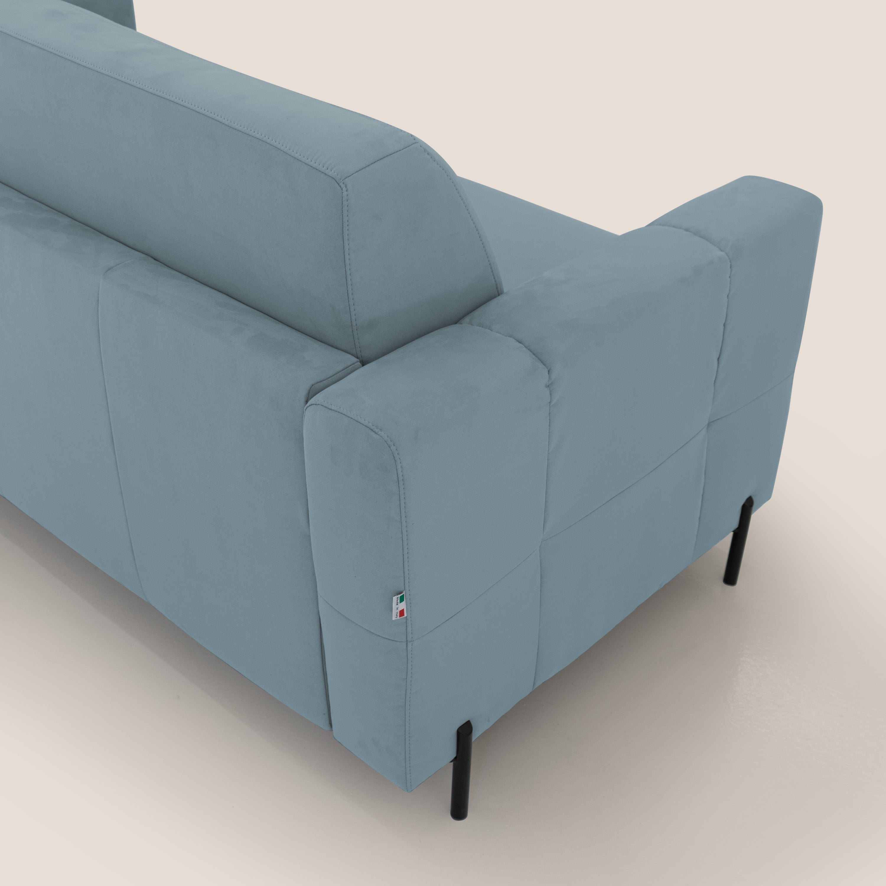 Ortensia divano letto materasso H18 cm con piedi alti in elegante microfibra smacchiabile T11 carta da zucchero - divani.store