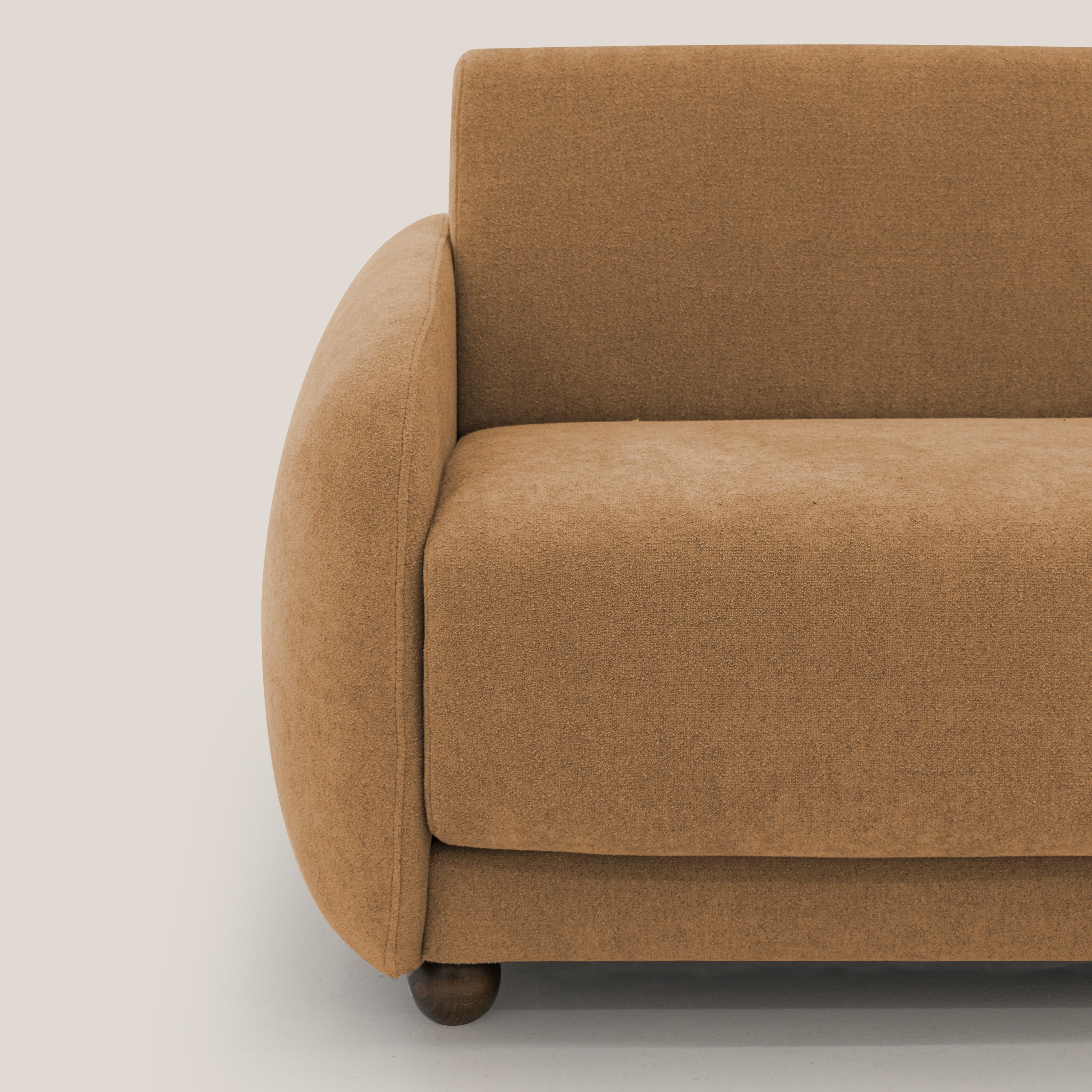 Giglio divano letto scandinavo japandi con materasso H18 cm in tessuto Bouclé impermeabile T07 arancio - divani.store