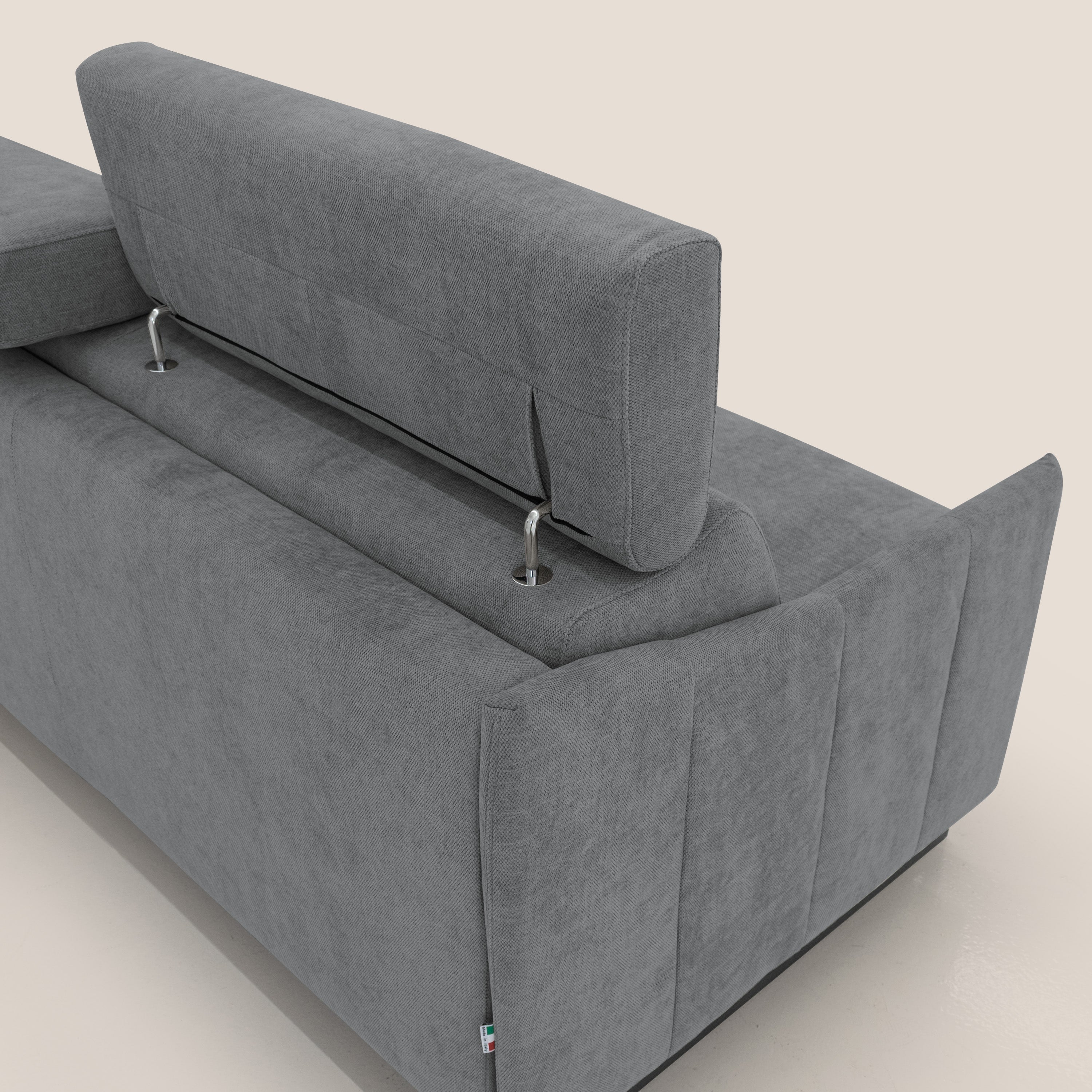 Loto divano letto salvaspazio materasso H18 cm con piedi alti in morbido tessuto impermeabile T14 grigio - divani.store