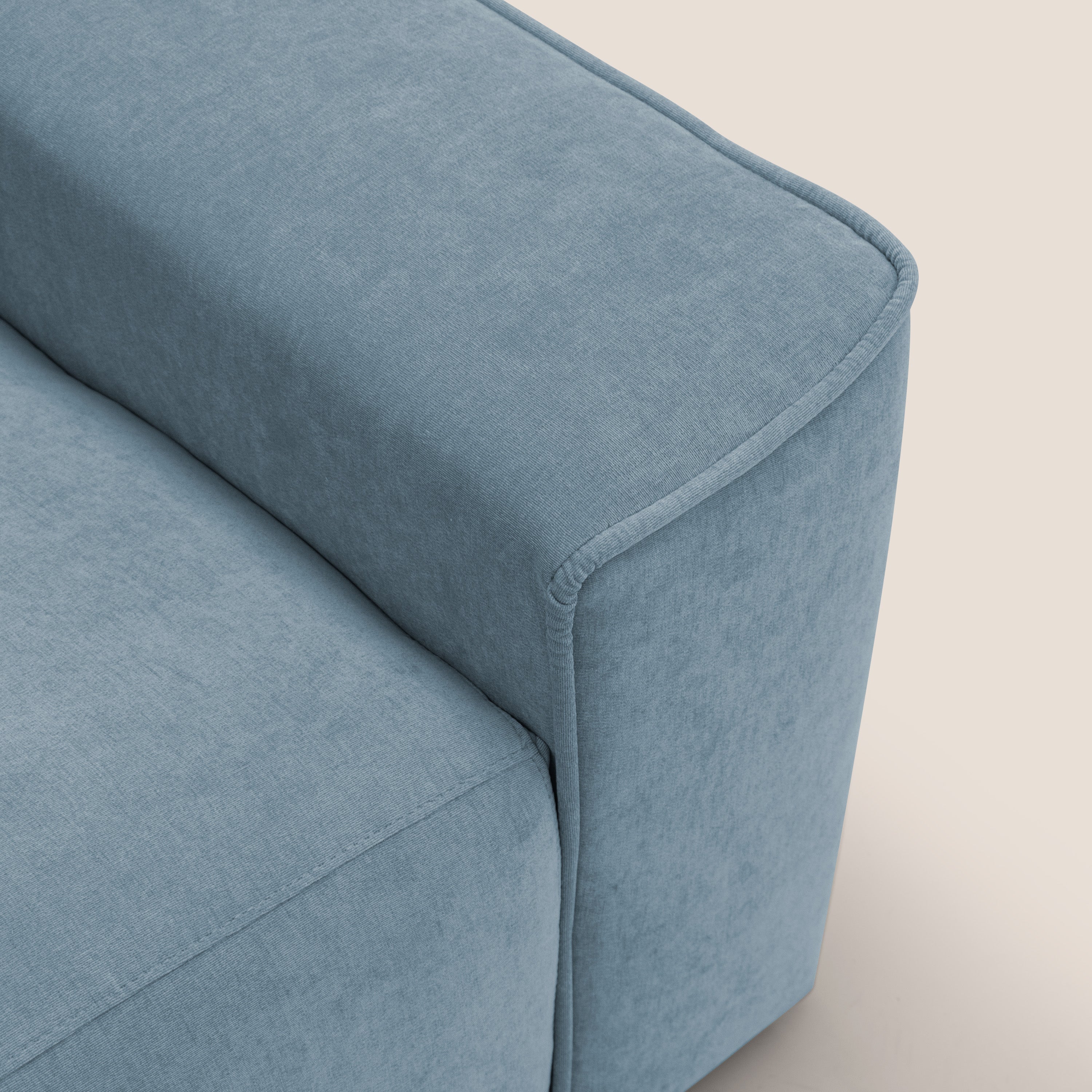 Clark Divano angolare con opzione relax elettrico in tessuto smacchiabile impermeabile T17 carta da zucchero - divani.store