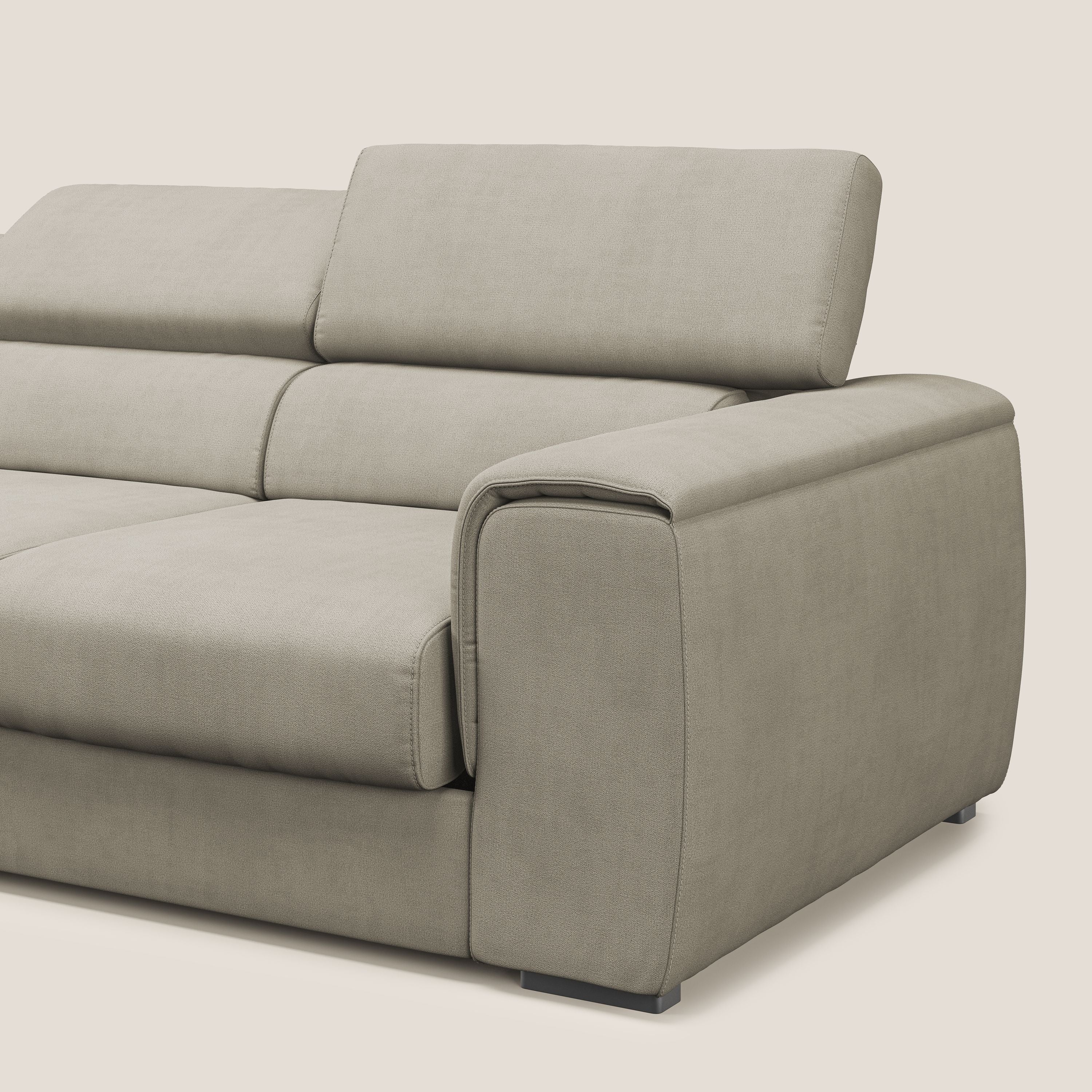 Zeno Divano con pouf estraibile poggiapiedi a 3 sedute in tessuto morbido impermeabile T02 panna - divani.store