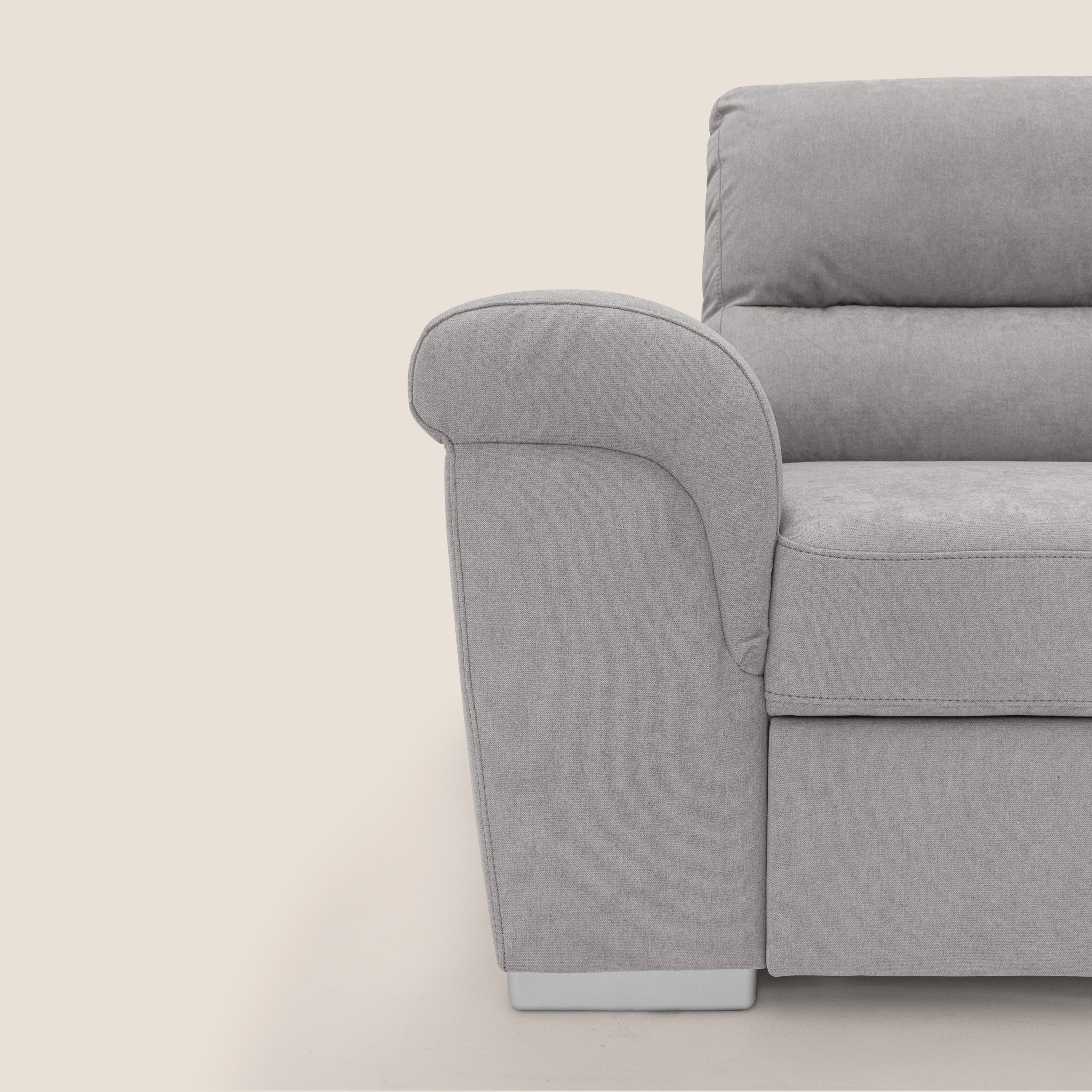 Minerva divano angolare con estraibile a cassettone e pouf contenitore in tessuto morbido impermeabile T02 grigio chiaro - divani.store