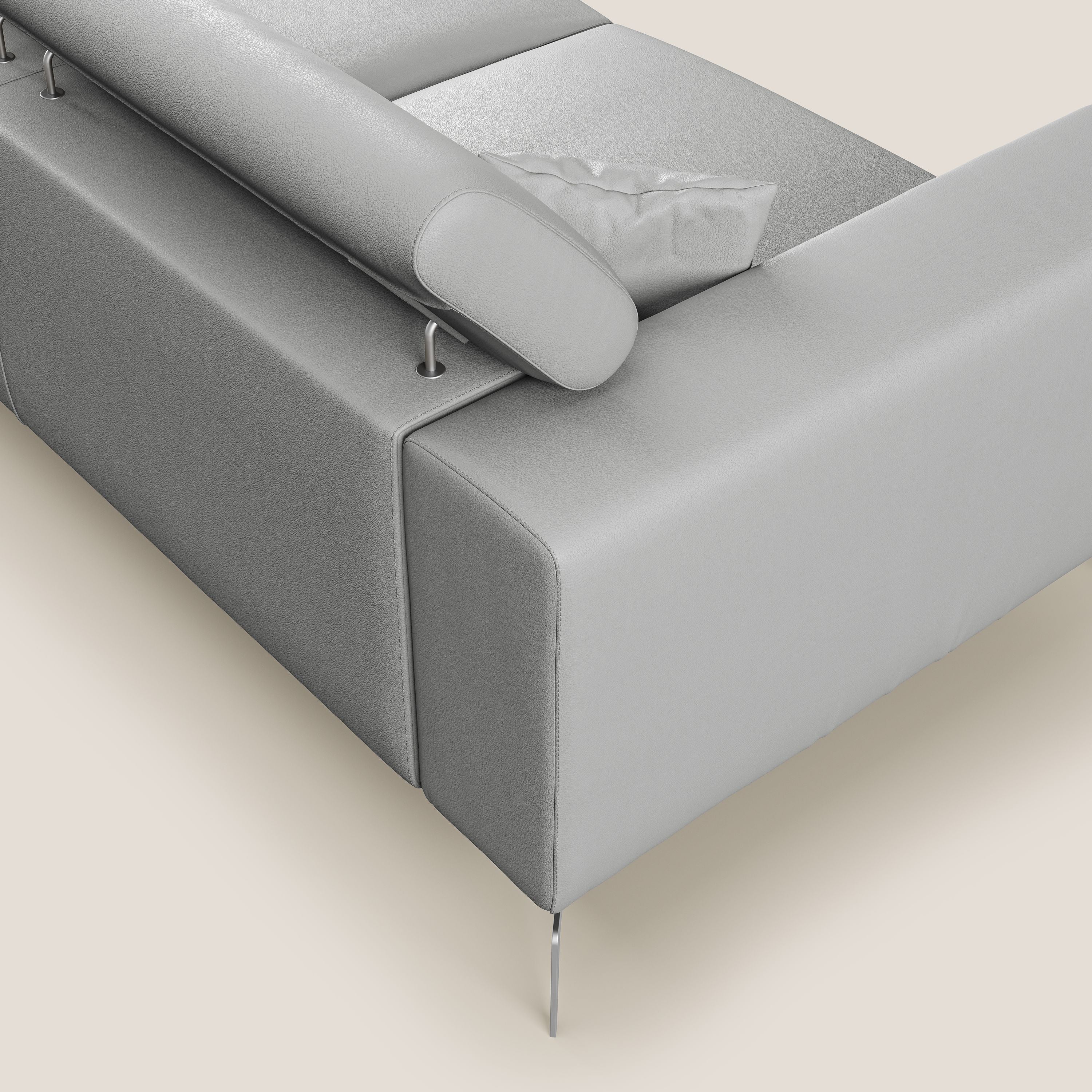 Blade Divano moderno con poggiatesta reclinabili in Ecopelle T04 grigio chiaro - divani.store