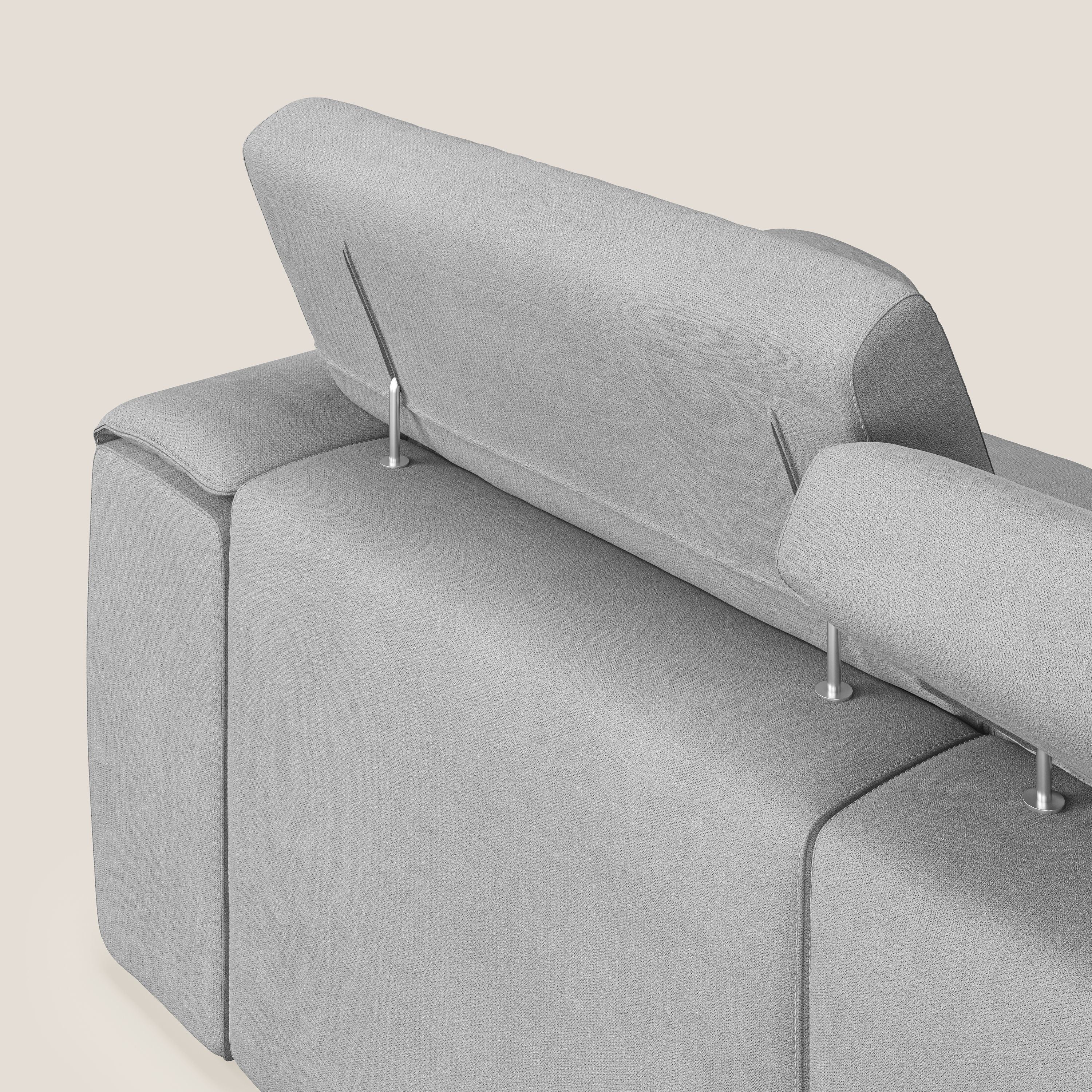 Zeno Divano con pouf estraibile poggiapiedi a 3 sedute in tessuto morbido impermeabile T02 grigio chiaro - divani.store