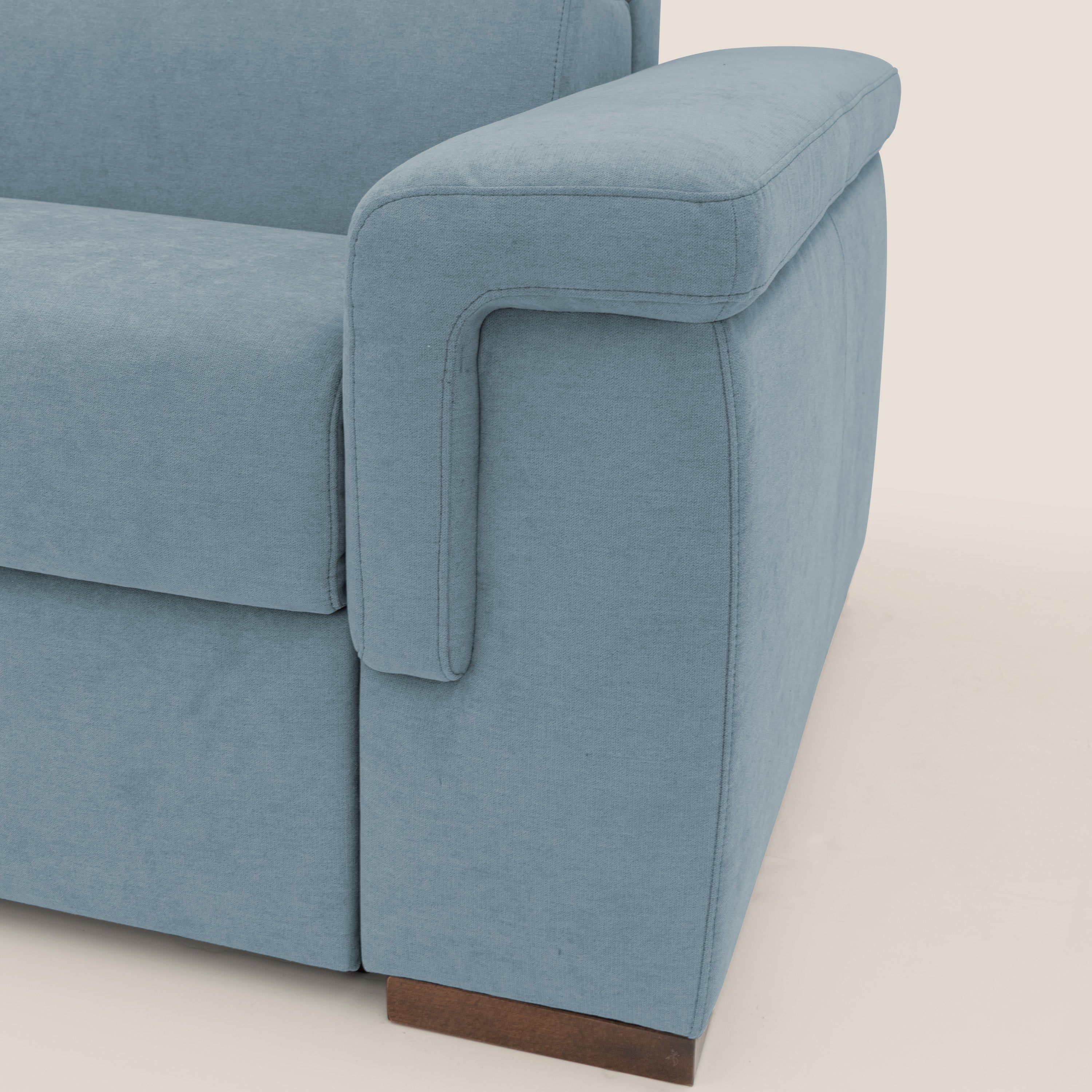 Giunone divano letto con materasso alto 18 cm e poggiatesta reclinabili in tessuto impermeabile T02 carta da zucchero - divani.store