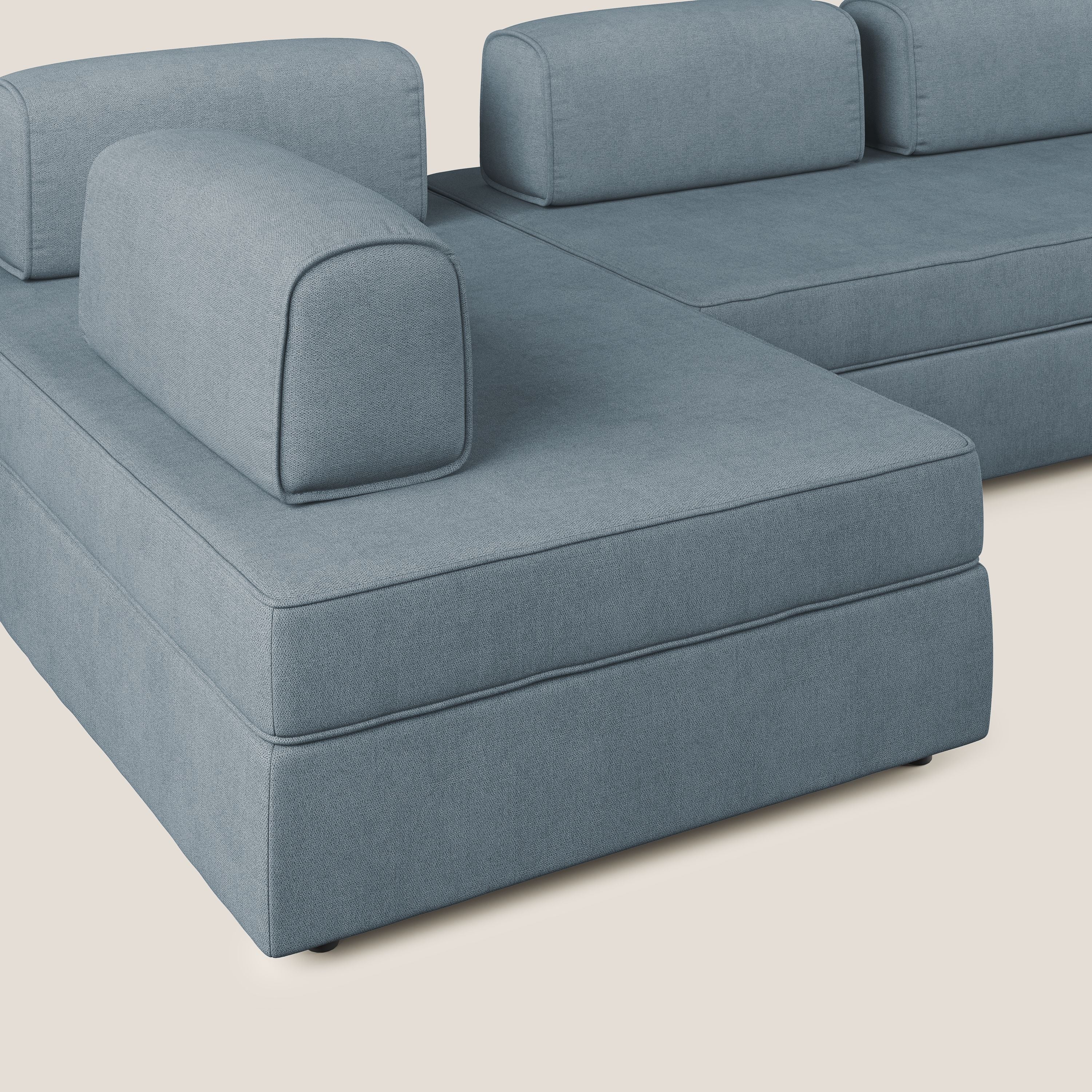 Liberty divano panoramico con pouf estraibile e schienali movibili in tessuto morbido impermeabile T02 carta da zucchero - divani.store