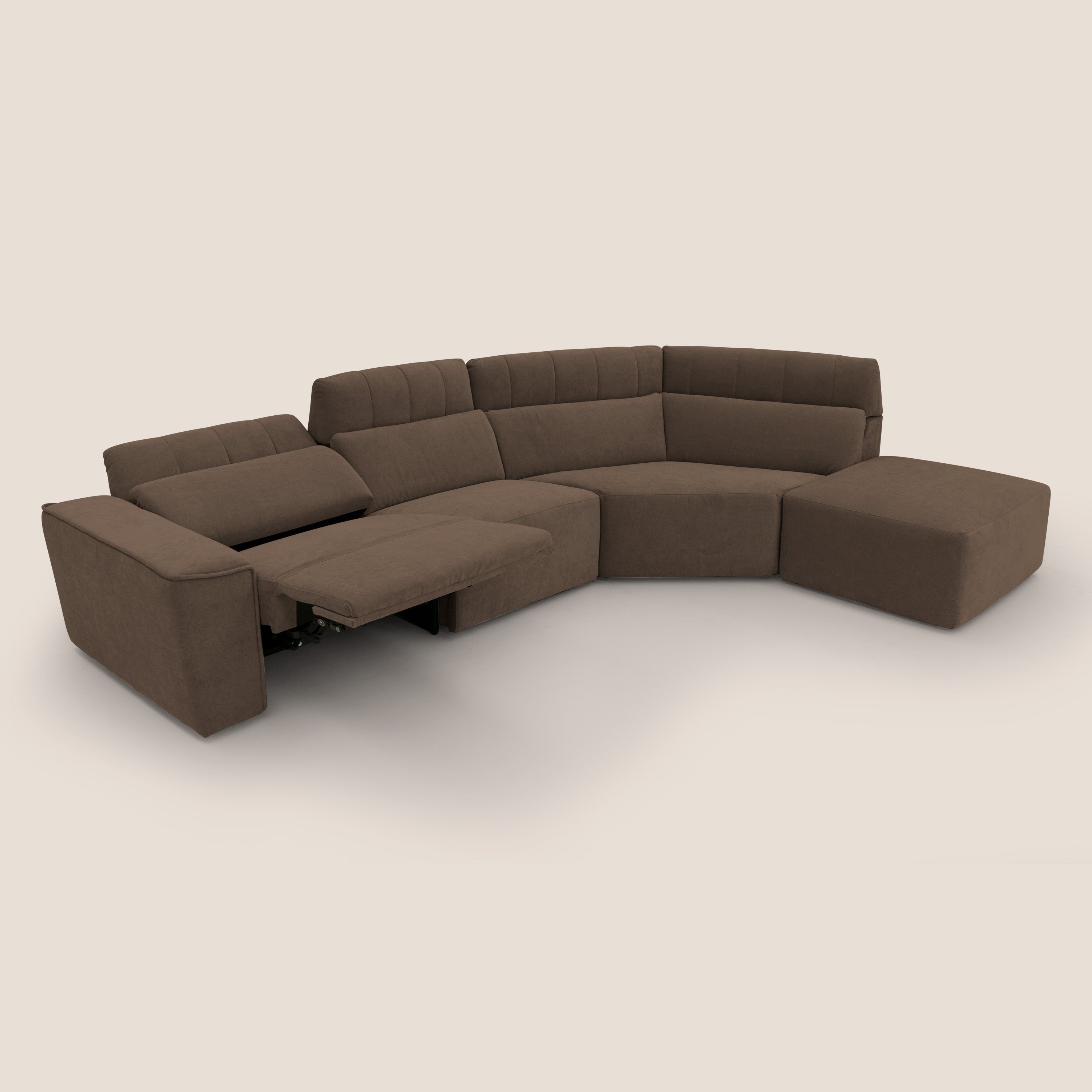 Clark Divano angolare con opzione relax elettrico in tessuto smacchiabile impermeabile T17 marrone - divani.store