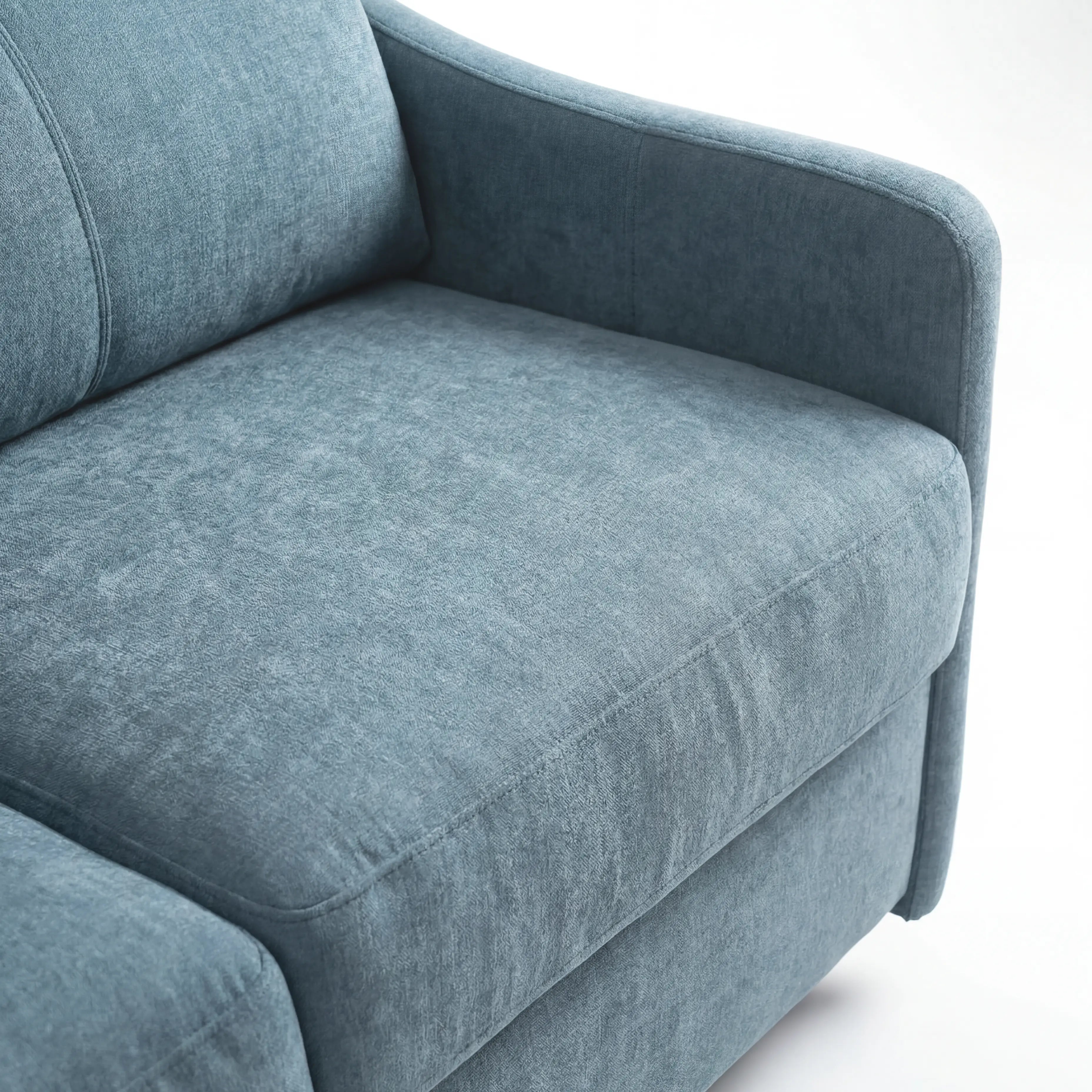 Primo piano del divano letto a 3 posti Lodovico di Divani.Store, realizzato in tessuto blu-grigio certificato Oeko-Tex, caratterizzato da braccioli dalle linee slanciate e da una morbida trama. Include un materasso da 140x195 cm, alto 20 cm, ideale per ambienti eleganti.