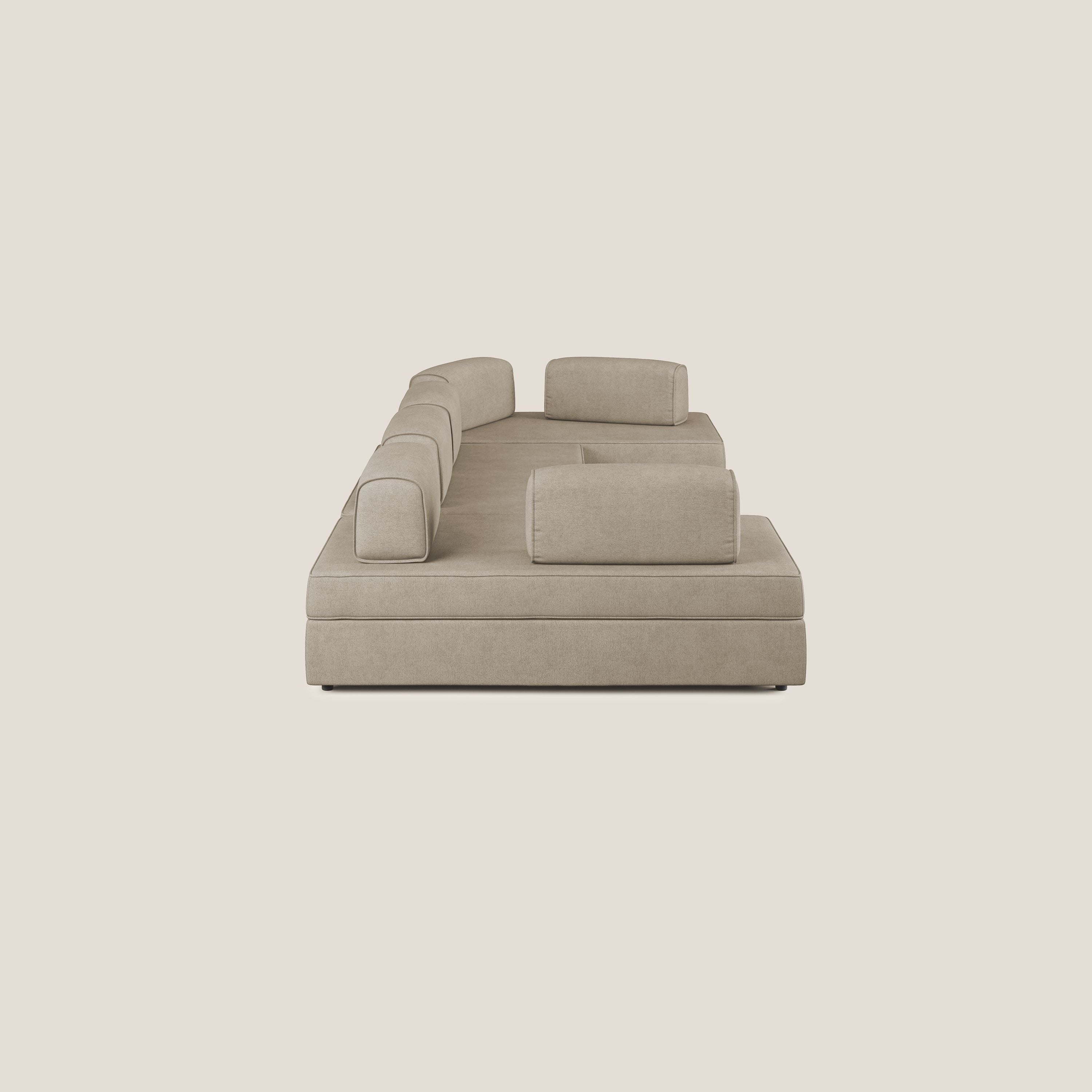Liberty divano panoramico con pouf estraibile e schienali movibili in tessuto morbido impermeabile T02 beige - divani.store