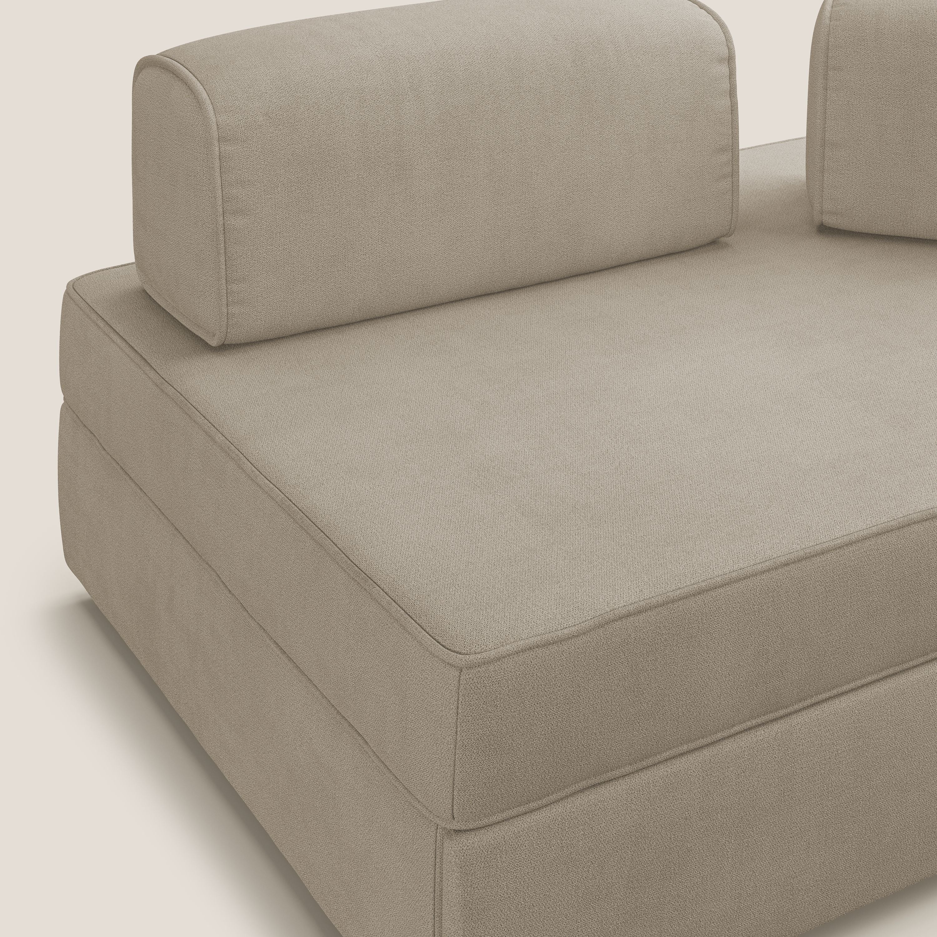 Liberty divano con pouf estraibile e schienali movibili in tessuto morbido impermeabile T02 beige - divani.store