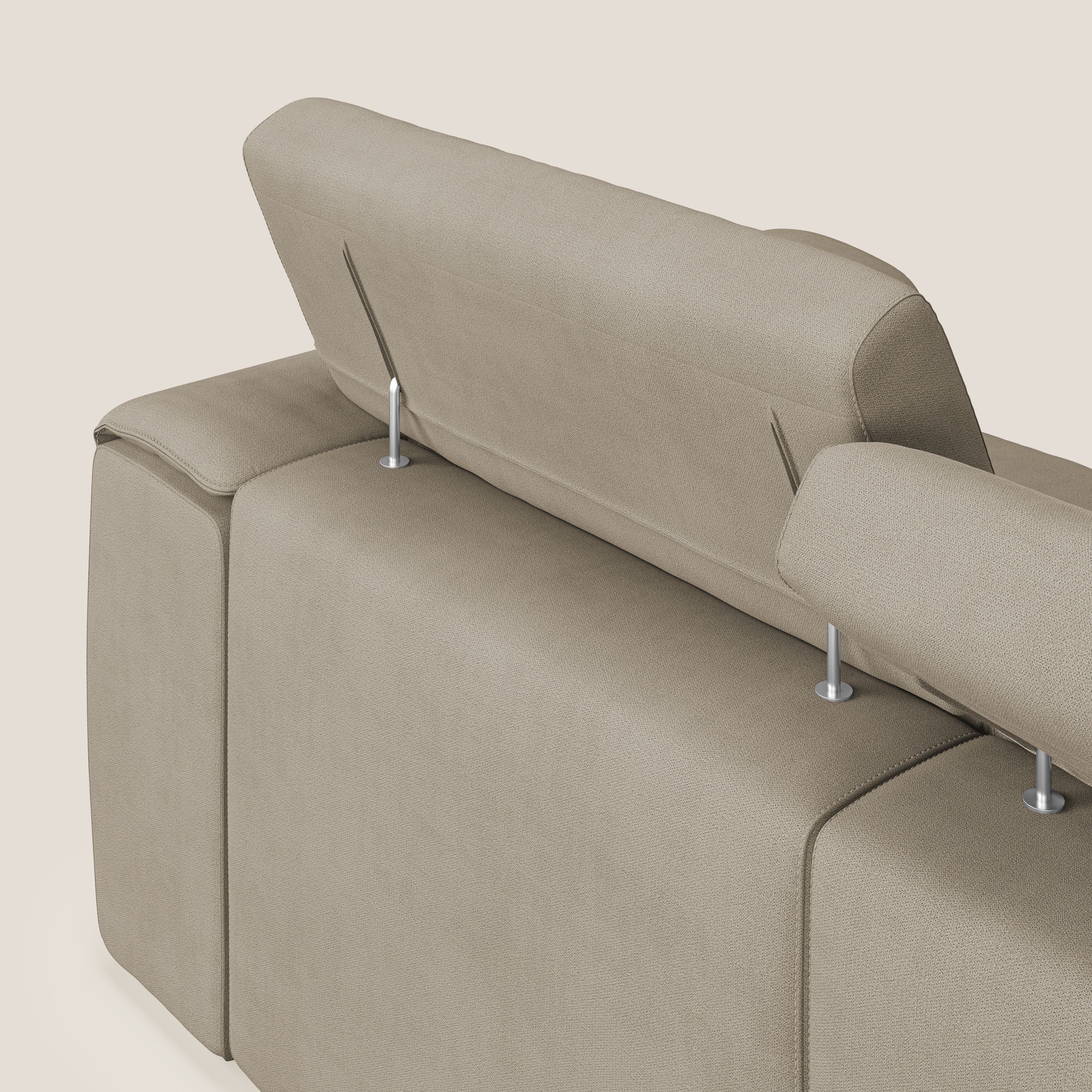 Zeno Divano con pouf estraibile poggiapiedi a 3 sedute in tessuto morbido impermeabile T02 beige - divani.store