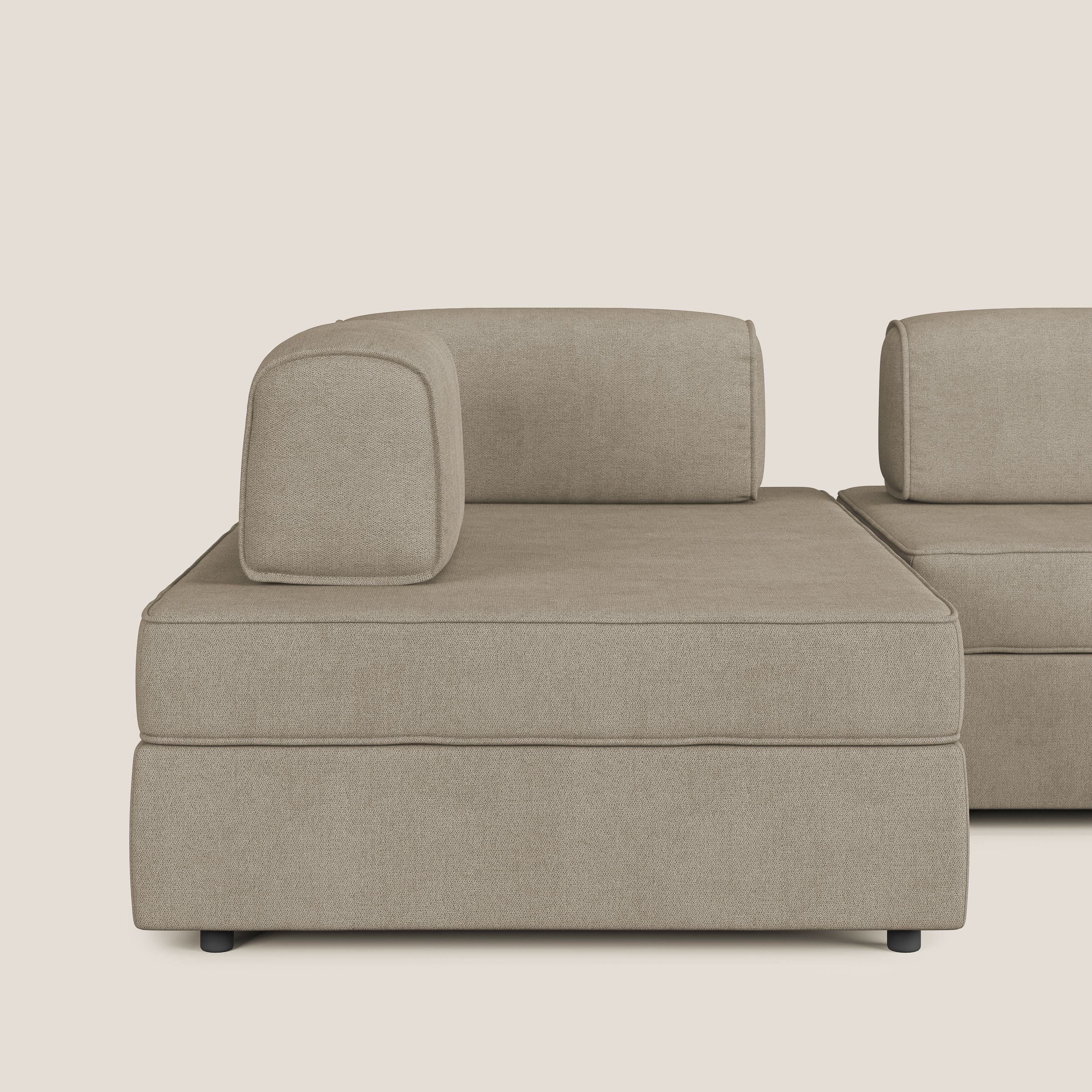 Liberty divano panoramico con pouf estraibile e schienali movibili in tessuto morbido impermeabile T02 beige - divani.store