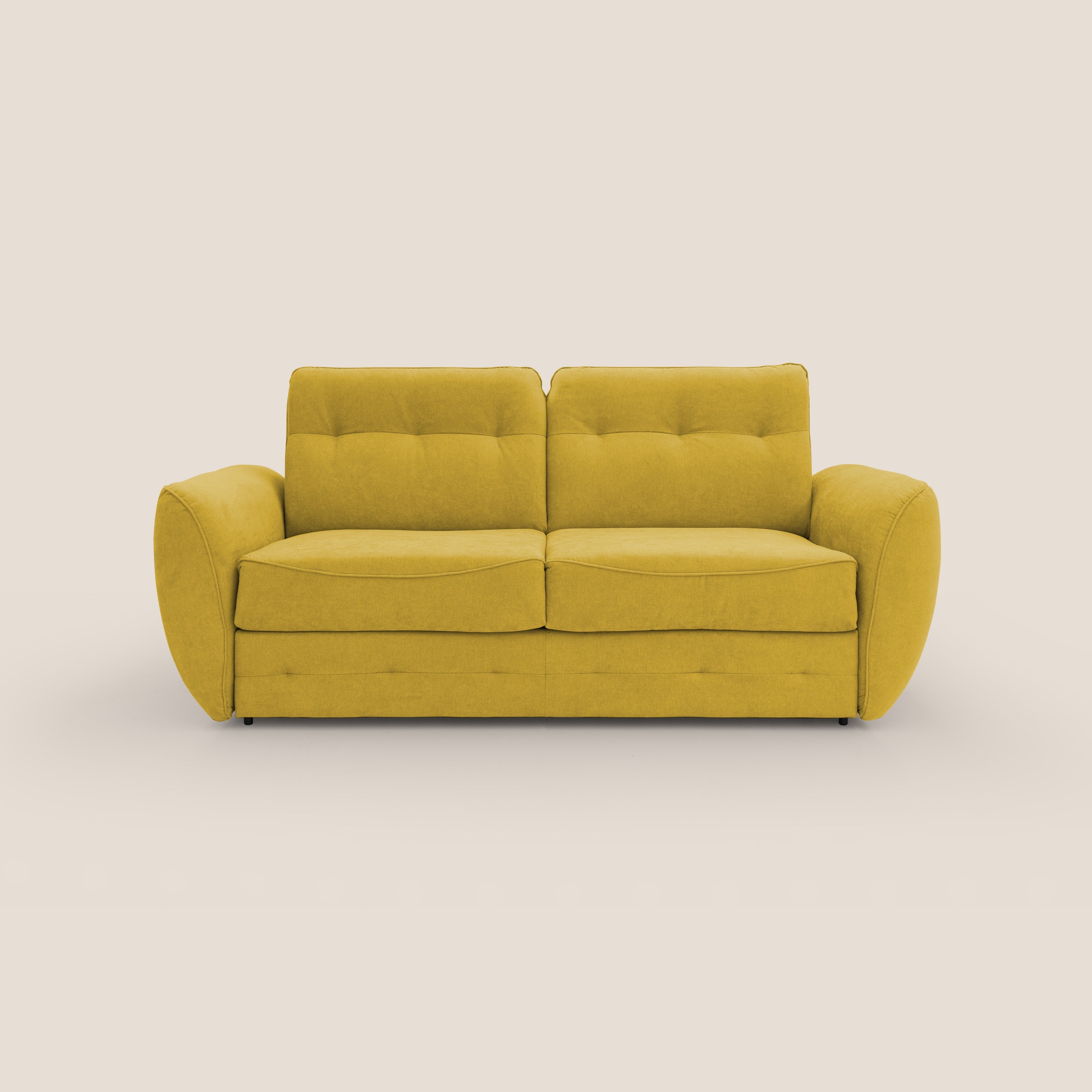 Lo Zeus Divano letto scandinavo di Divani.Store, caratterizzato da tessuto impermeabile giallo T02, due cuscini di seduta, cuscini di schienale trapuntati e ampi braccioli curvi, si distingue per il design raffinato su uno sfondo beige chiaro. Prodotto in Italia.