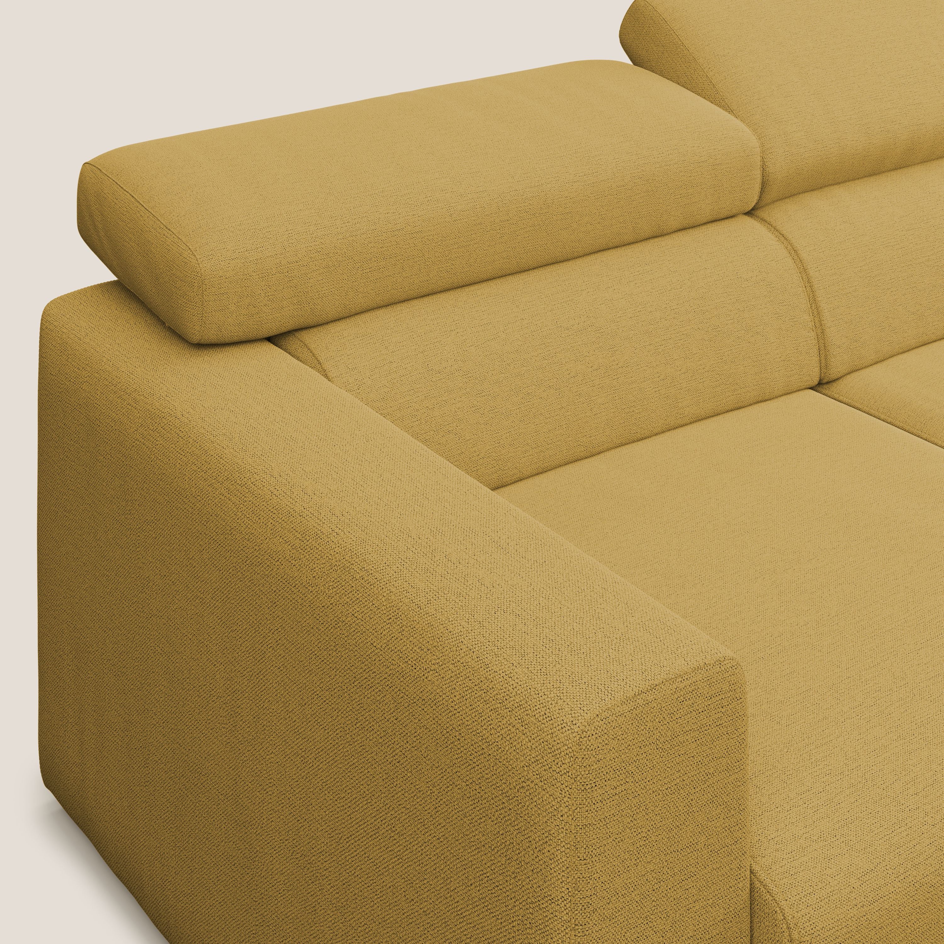 Dylan divano a 3 sedute con pouf estraibile poggiapiedi in tessuto fiammato simil cotone impermeabile T19 giallo - divani.store