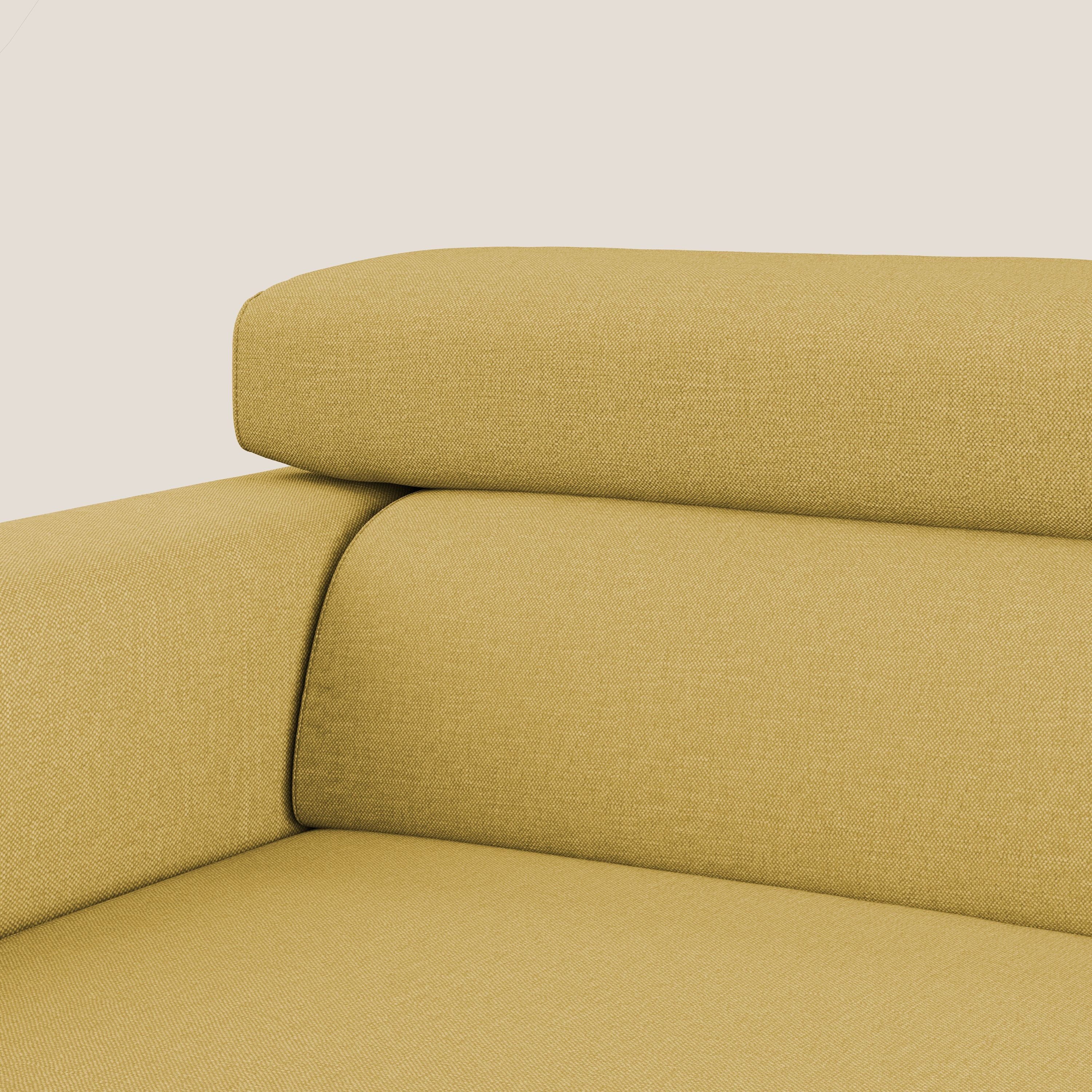 Dylan divano a 3 sedute con pouf estraibile poggiapiedi in tessuto simil cotone impermeabile T13 giallo - divani.store