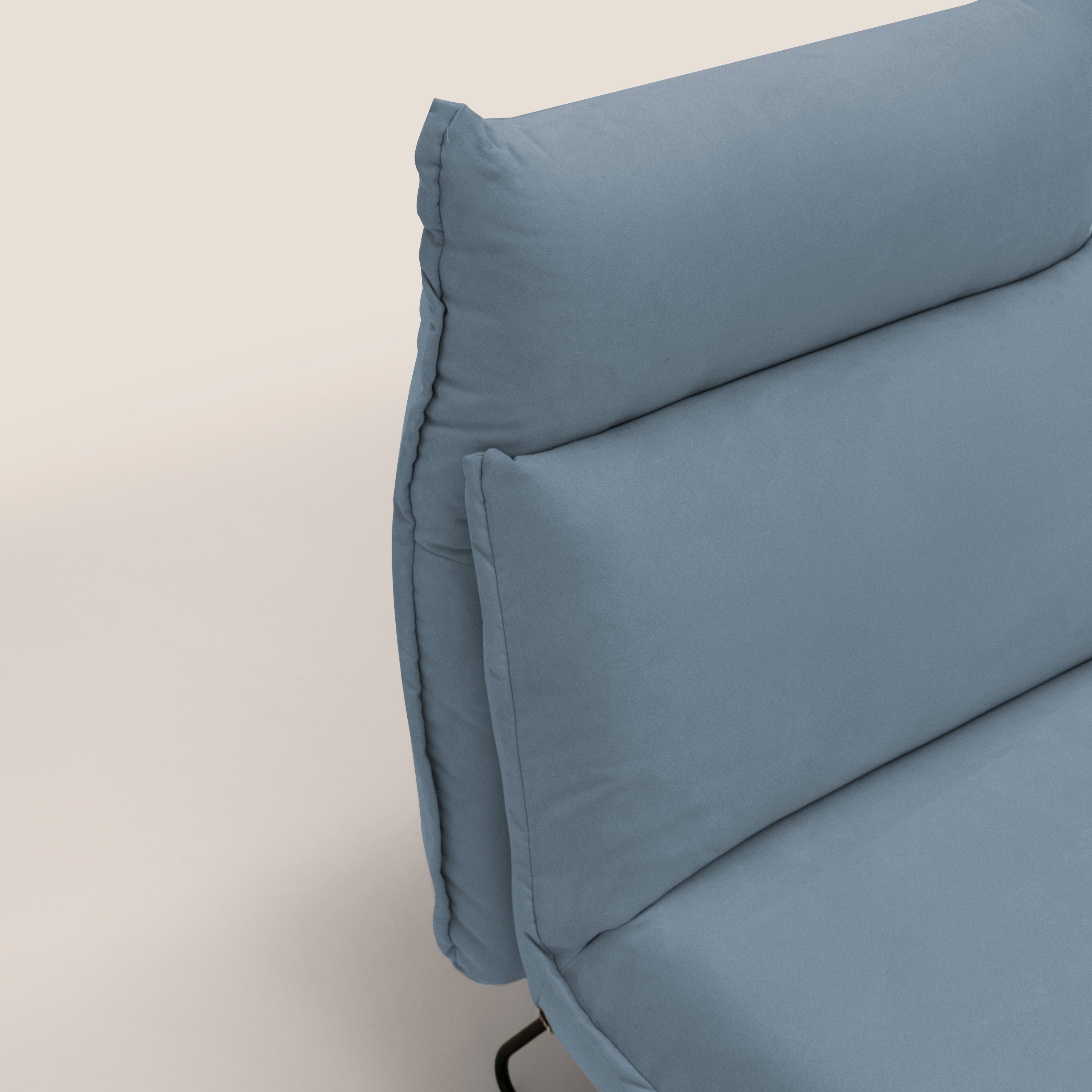 Tessa Poltroncina dal design moderno in morbida microfibra smacchiabile T11 carta da zucchero - divani.store