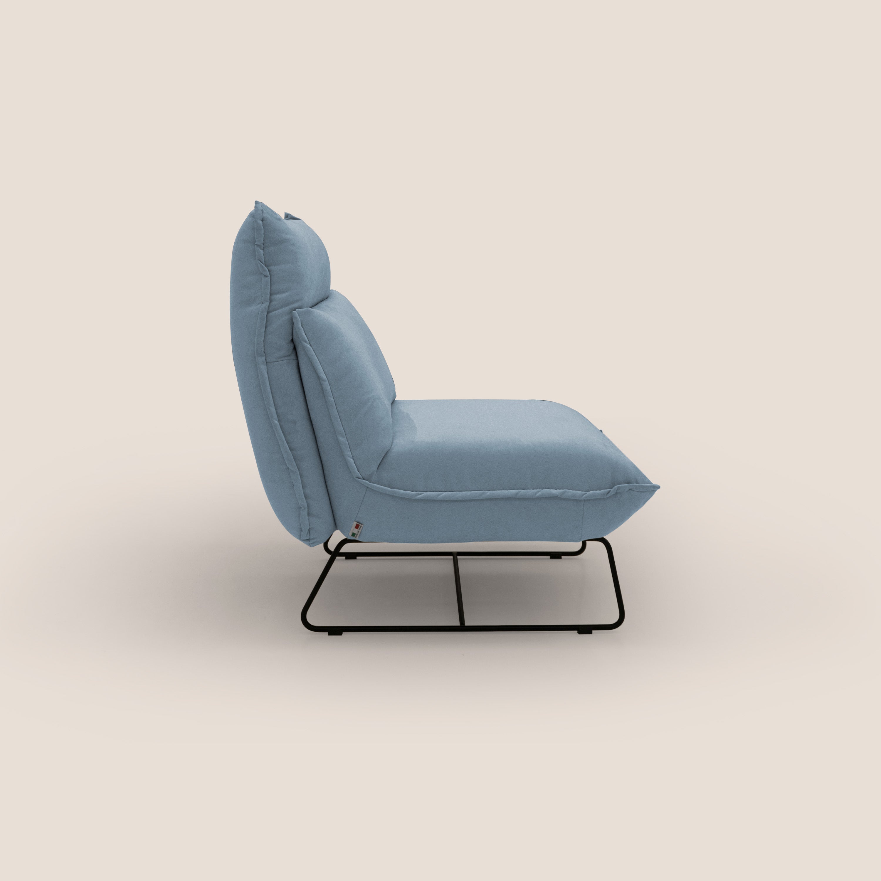 Tessa Poltroncina dal design moderno in morbida microfibra smacchiabile T11 carta da zucchero - divani.store