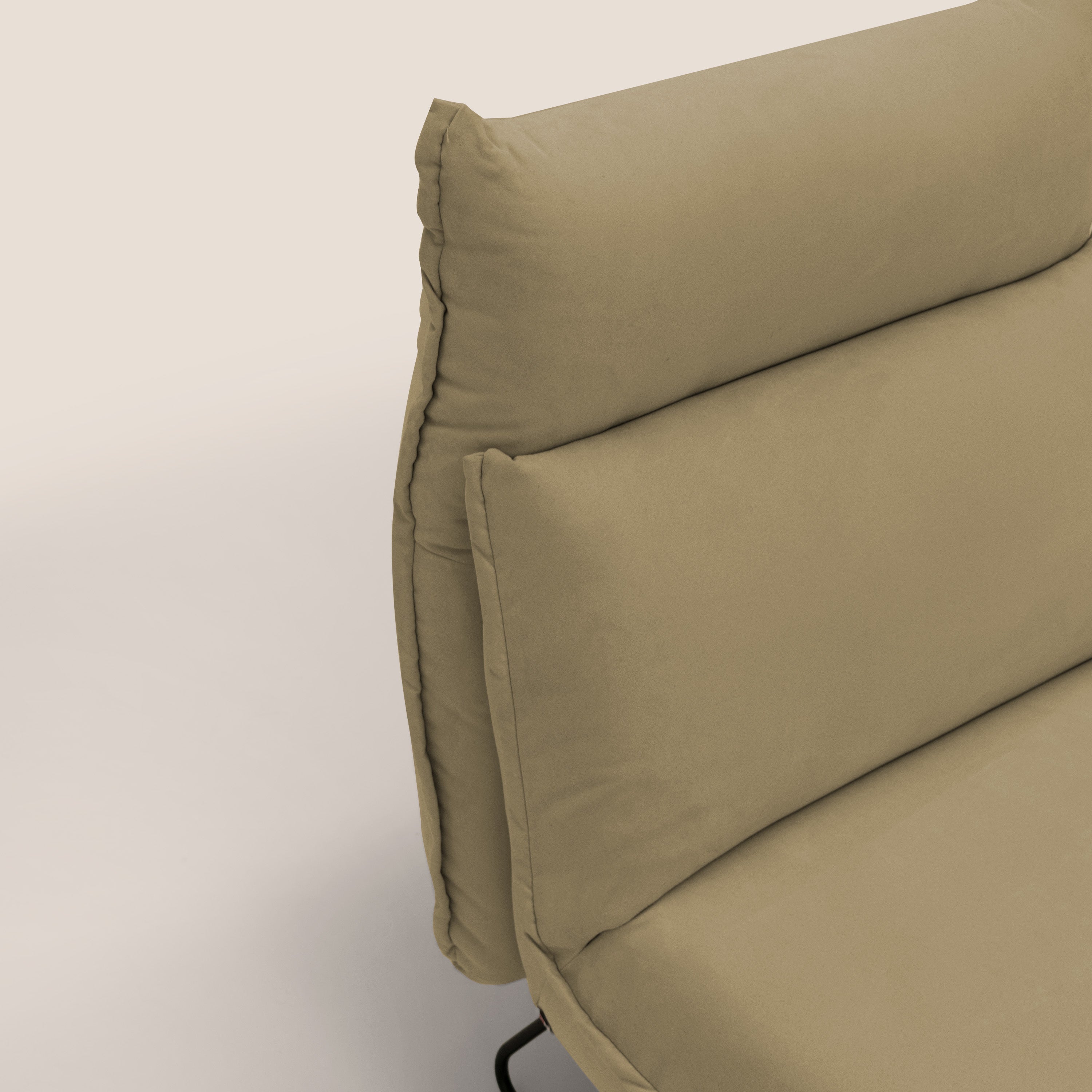 Tessa Poltroncina dal design moderno in morbida microfibra smacchiabile T11 beige - divani.store