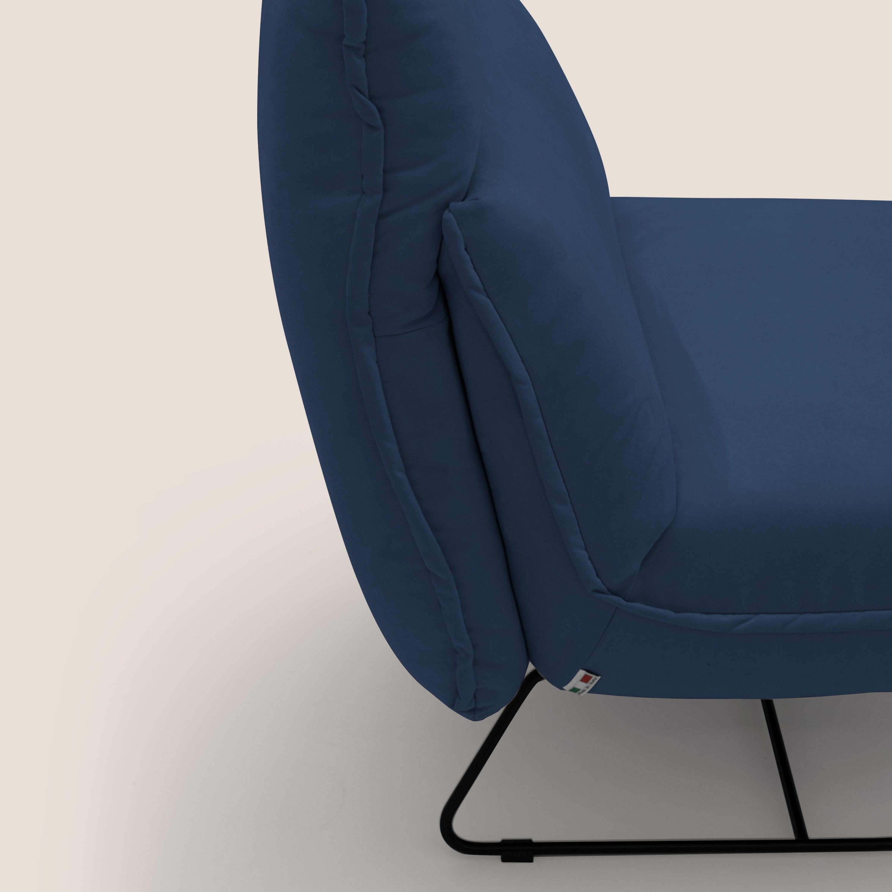 Tessa Poltroncina dal design moderno in morbida microfibra smacchiabile T11 blu - divani.store