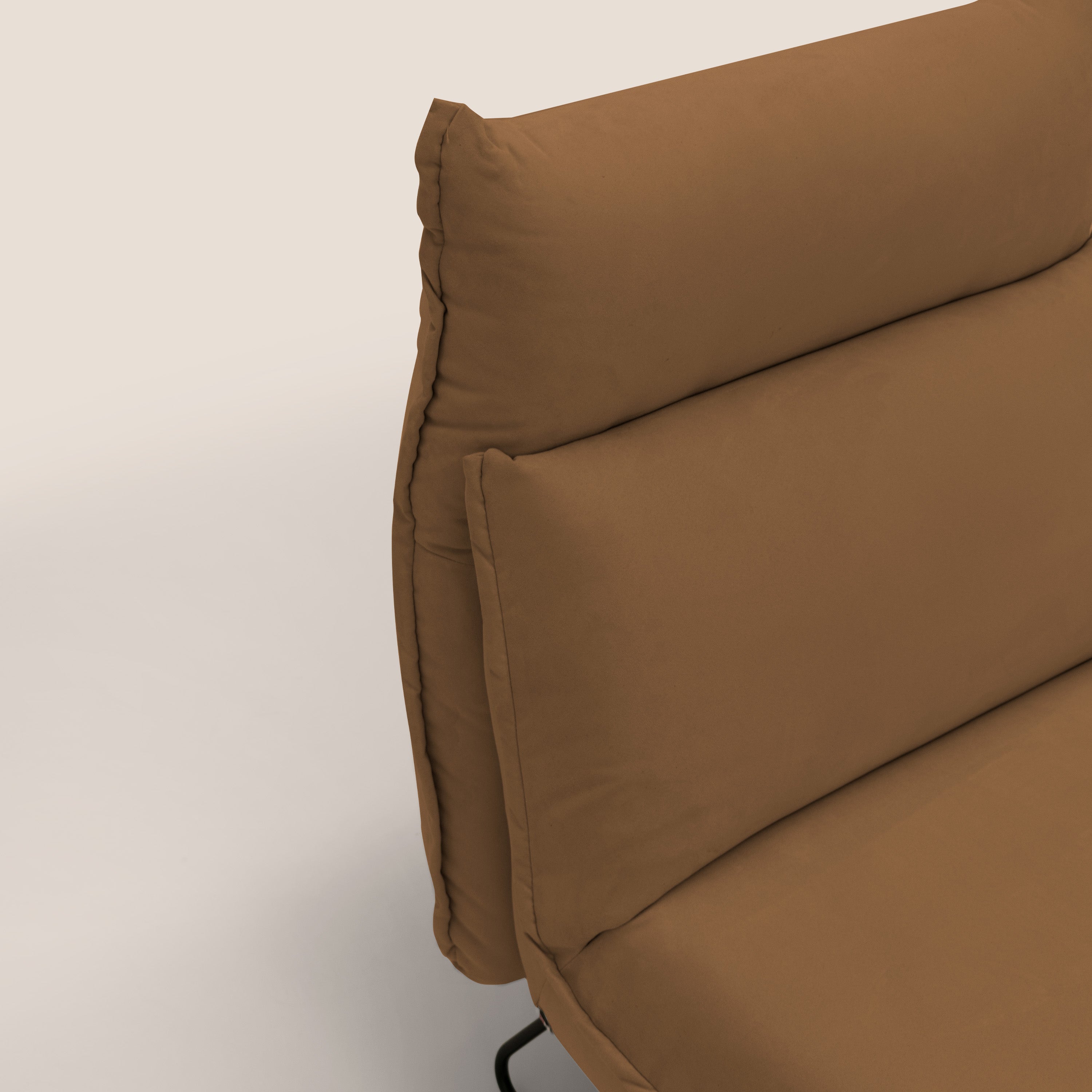 Tessa Poltroncina dal design moderno in morbida microfibra smacchiabile T11 cuoio - divani.store