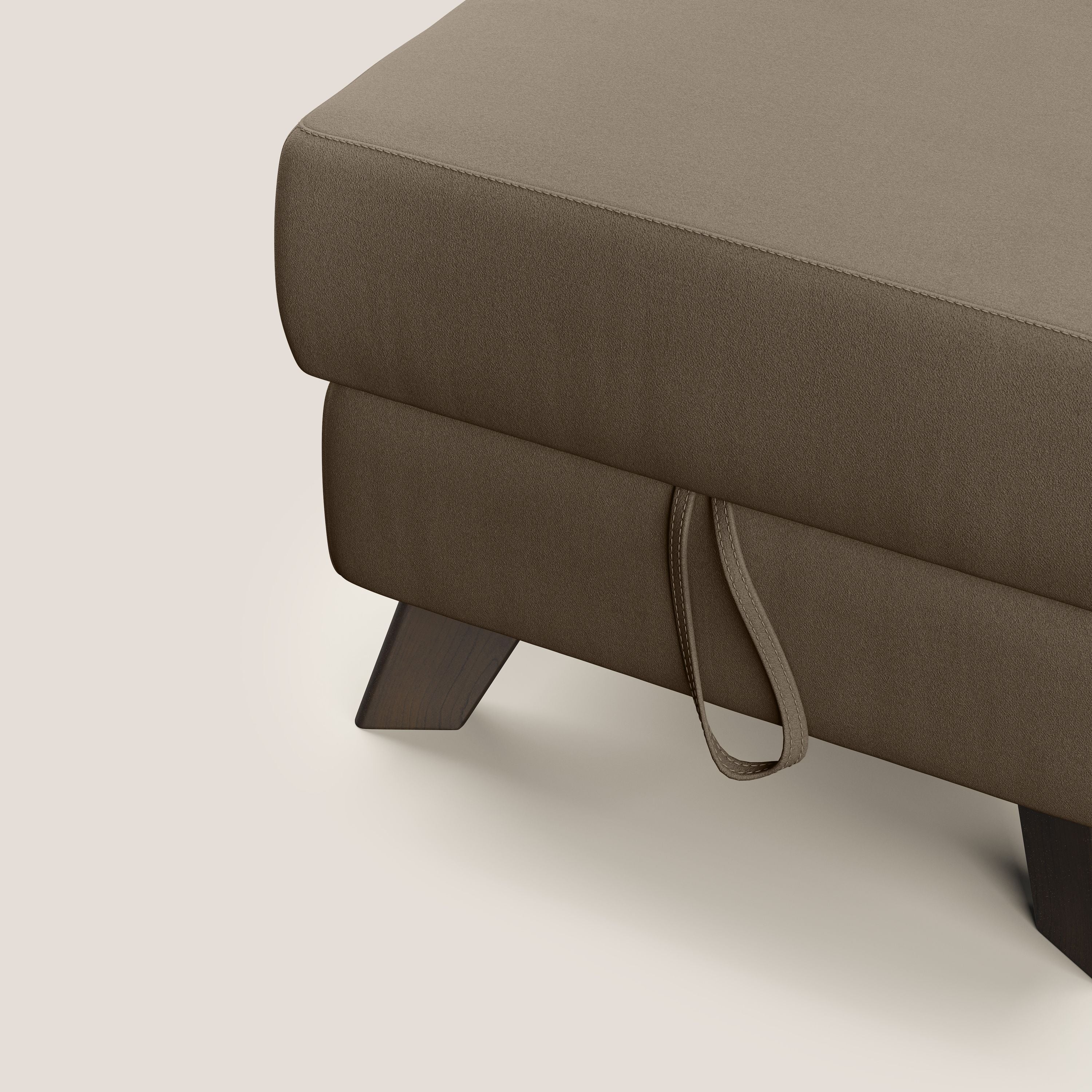 Moon Pouf contenitore e piedini alti in microfibra impermeabile T11 marrone - divani.store