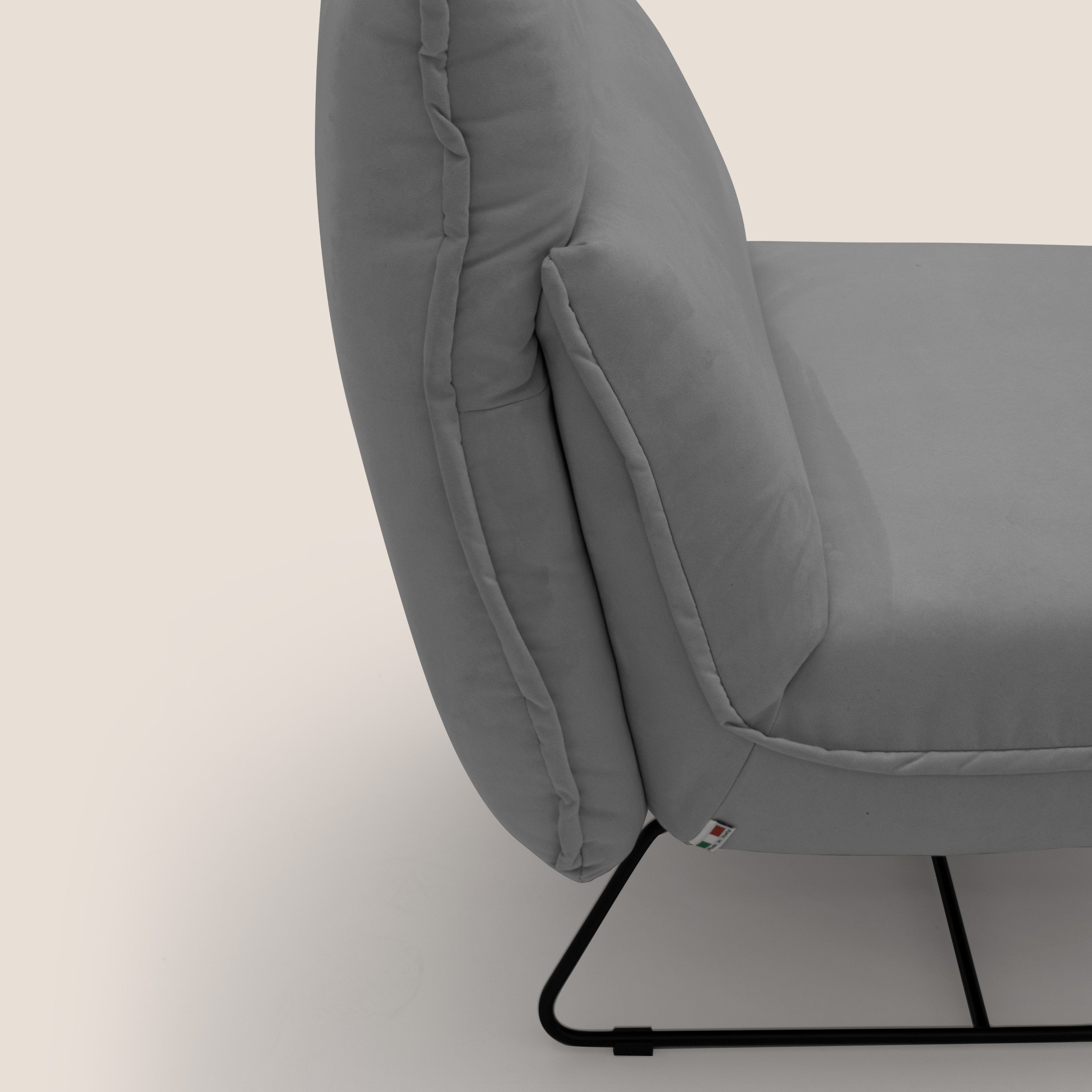 Tessa Poltroncina dal design moderno in morbida microfibra smacchiabile T11 grigio - divani.store