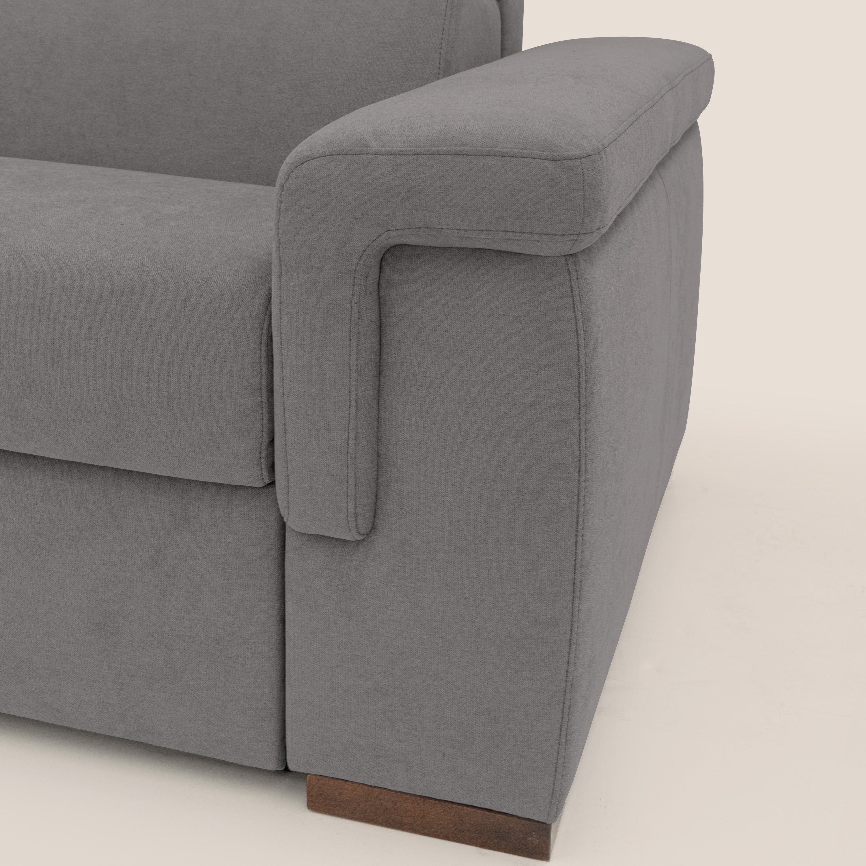 Giunone divano letto con materasso alto 18 cm e poggiatesta reclinabili in tessuto impermeabile T02 grigio - divani.store