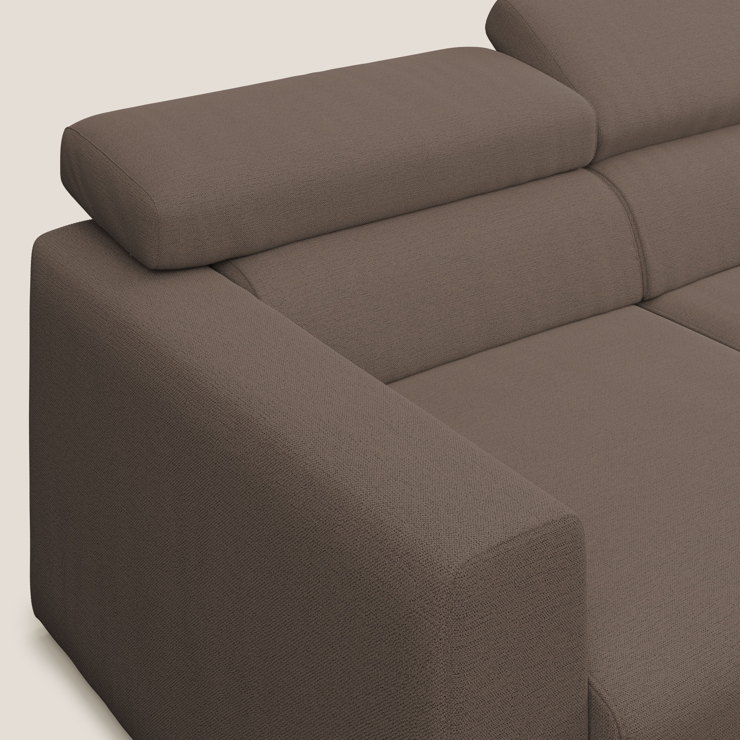 Dylan divano a 3 sedute con pouf estraibile poggiapiedi in tessuto fiammato simil cotone impermeabile T19 marrone - divani.store