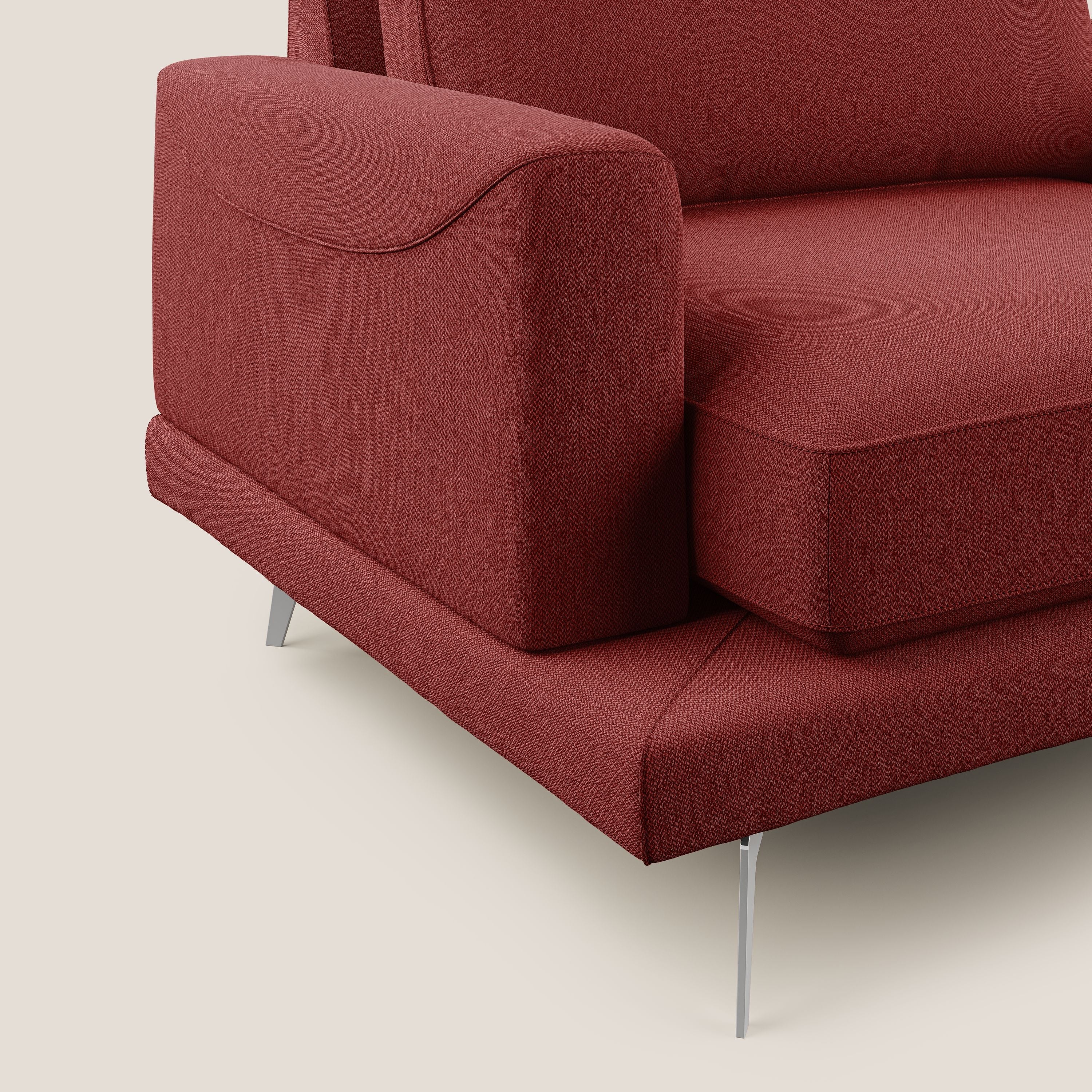 Dorian poltrona moderna in tessuto smacchiabile T05 rosso - divani.store