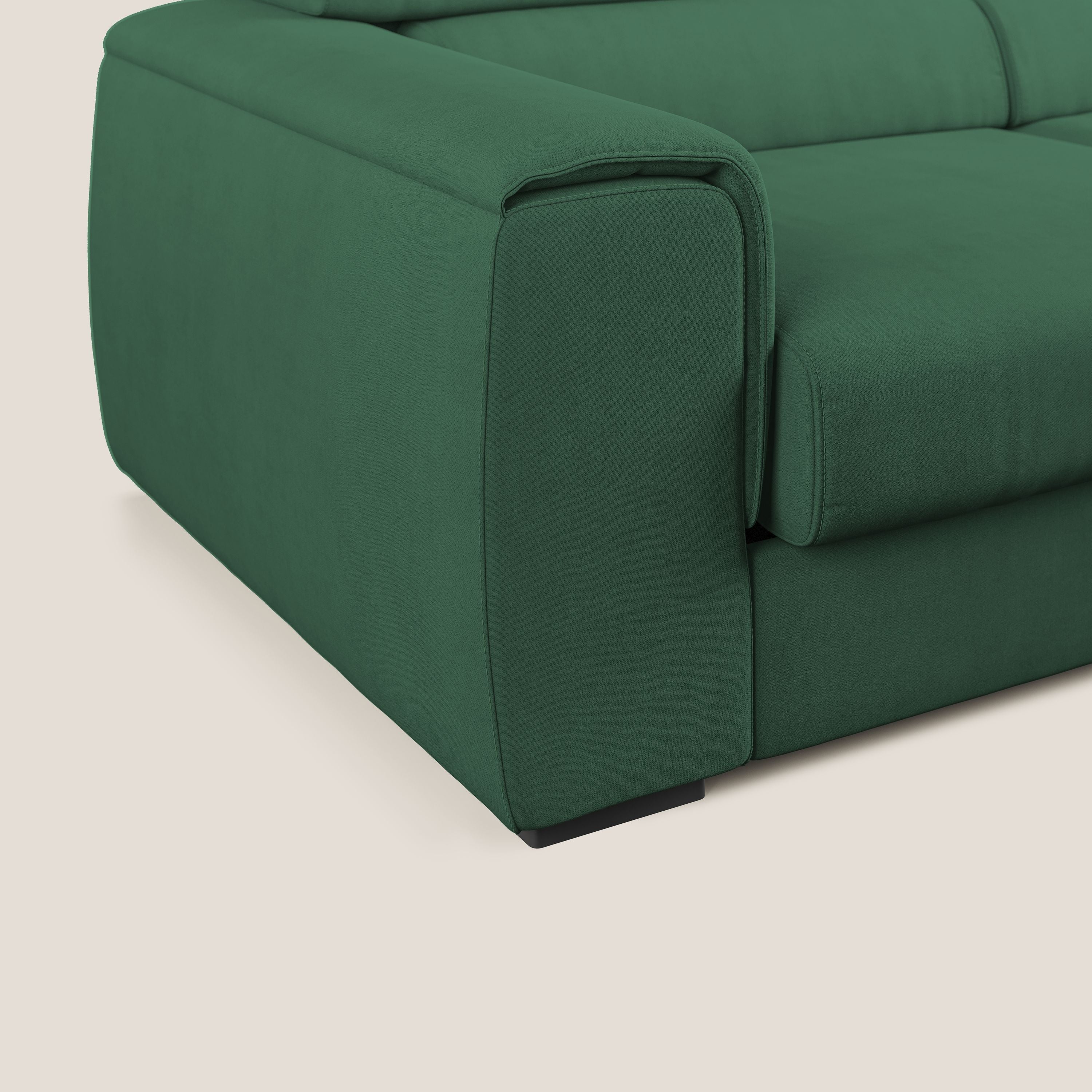 Zeno Divano con pouf estraibile poggiapiedi in tessuto morbido impermeabile T02 verde - divani.store