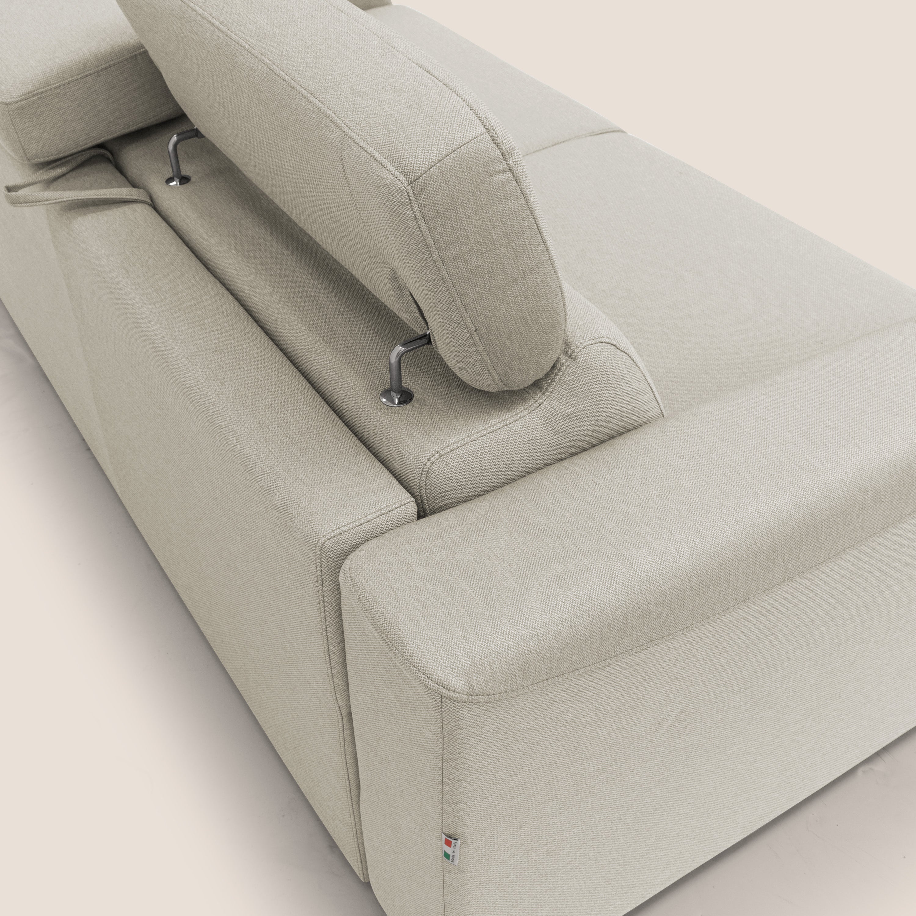 Poseidon Schlafsofa mit elektrischem Relaxmechanismus aus wasserfestem, abwaschbarem Stoff T05 sahne