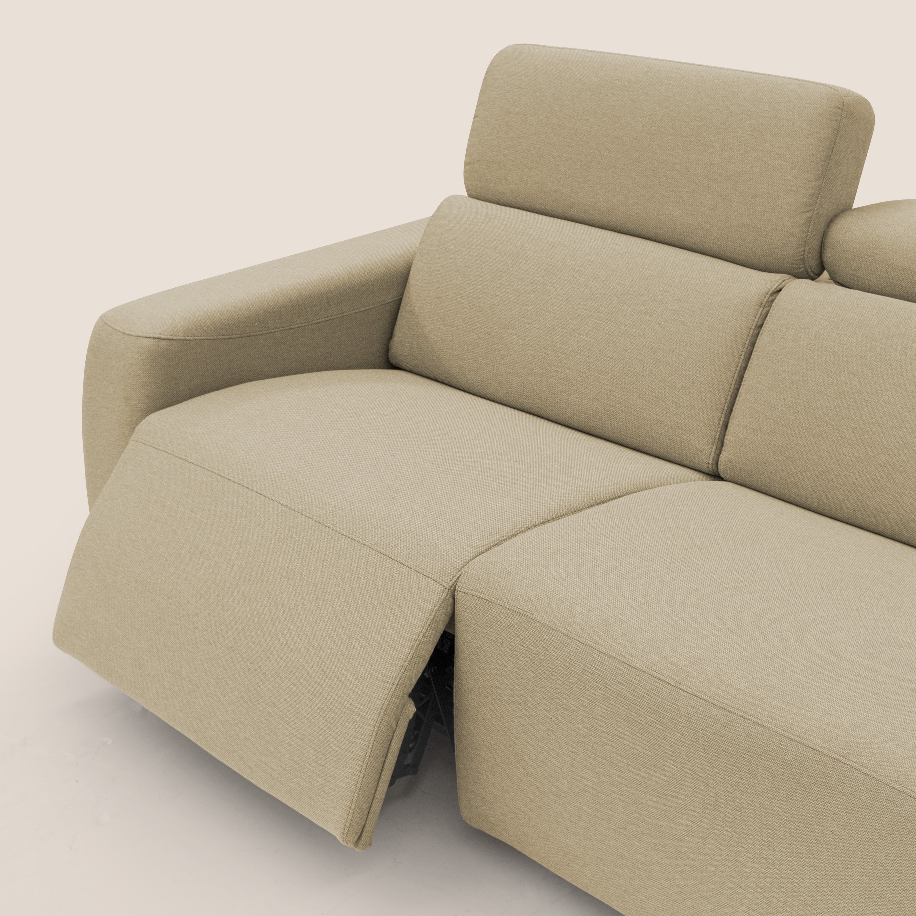 Poseidon Schlafsofa mit elektrischem Relaxmechanismus aus wasserfestem, abwaschbarem Stoff T05 kamel