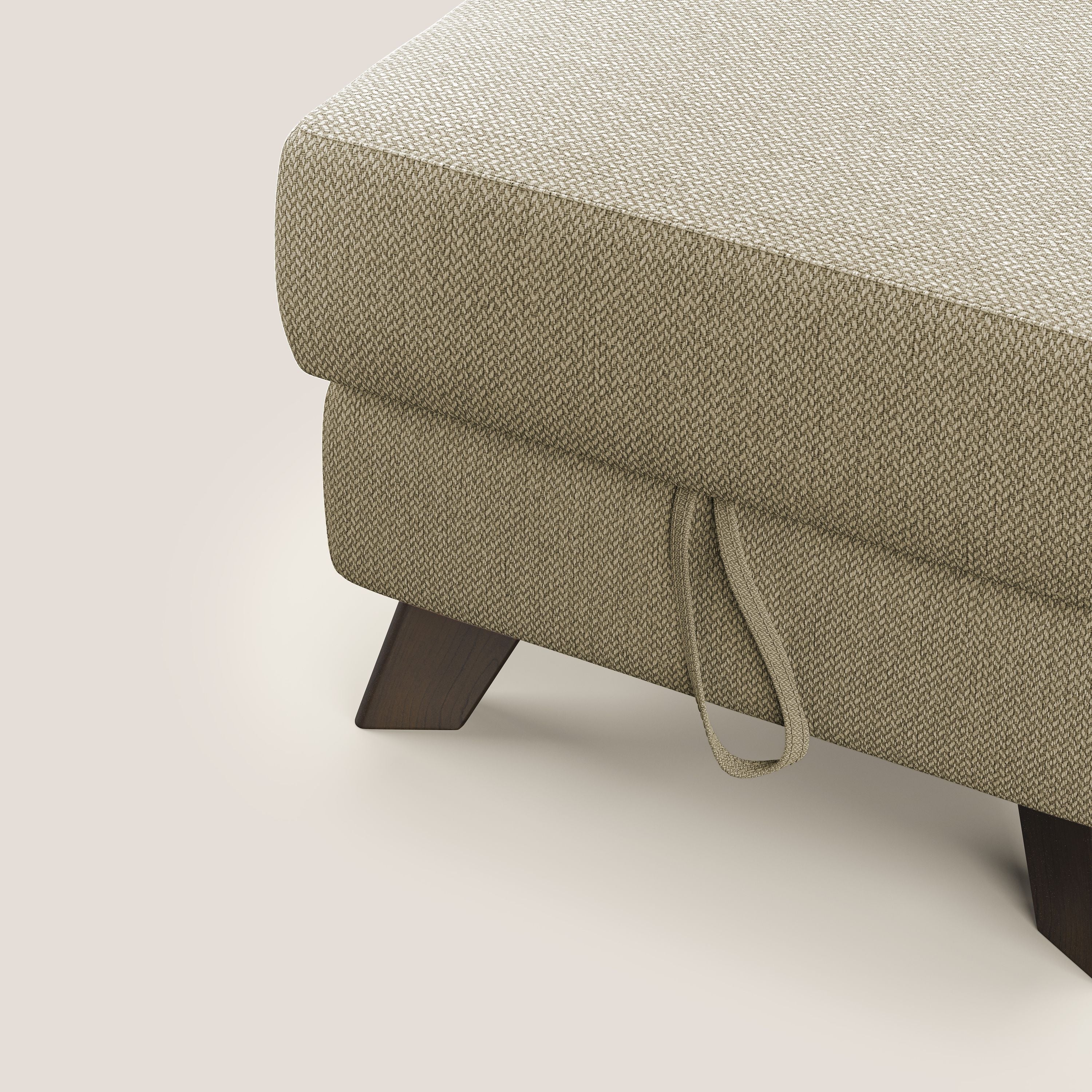 Moon Pouf contenitore e piedini alti in tessuto smacchiabile con acqua T05 cammello - divani.store