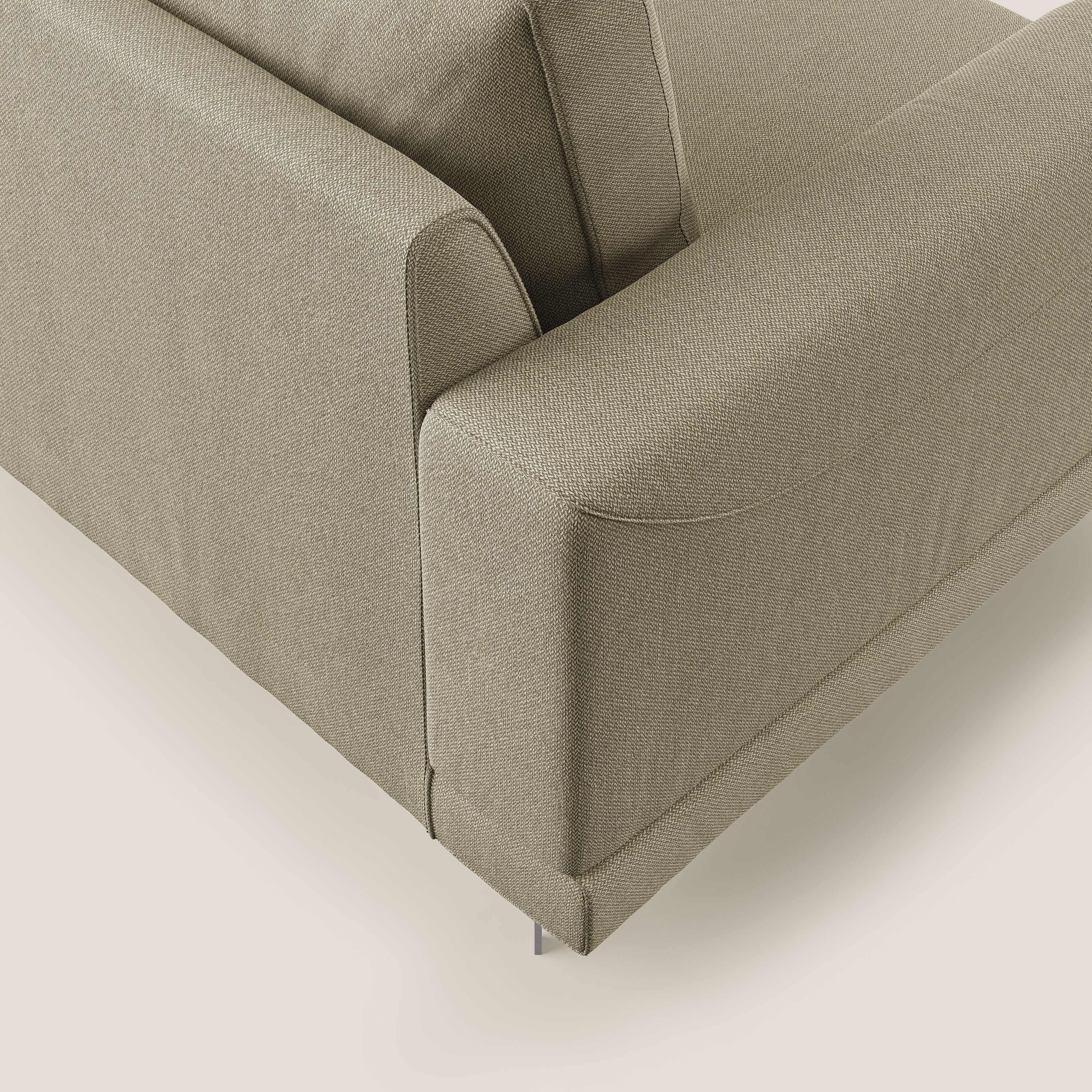 Dorian poltrona moderna in tessuto smacchiabile T05 cammello - divani.store