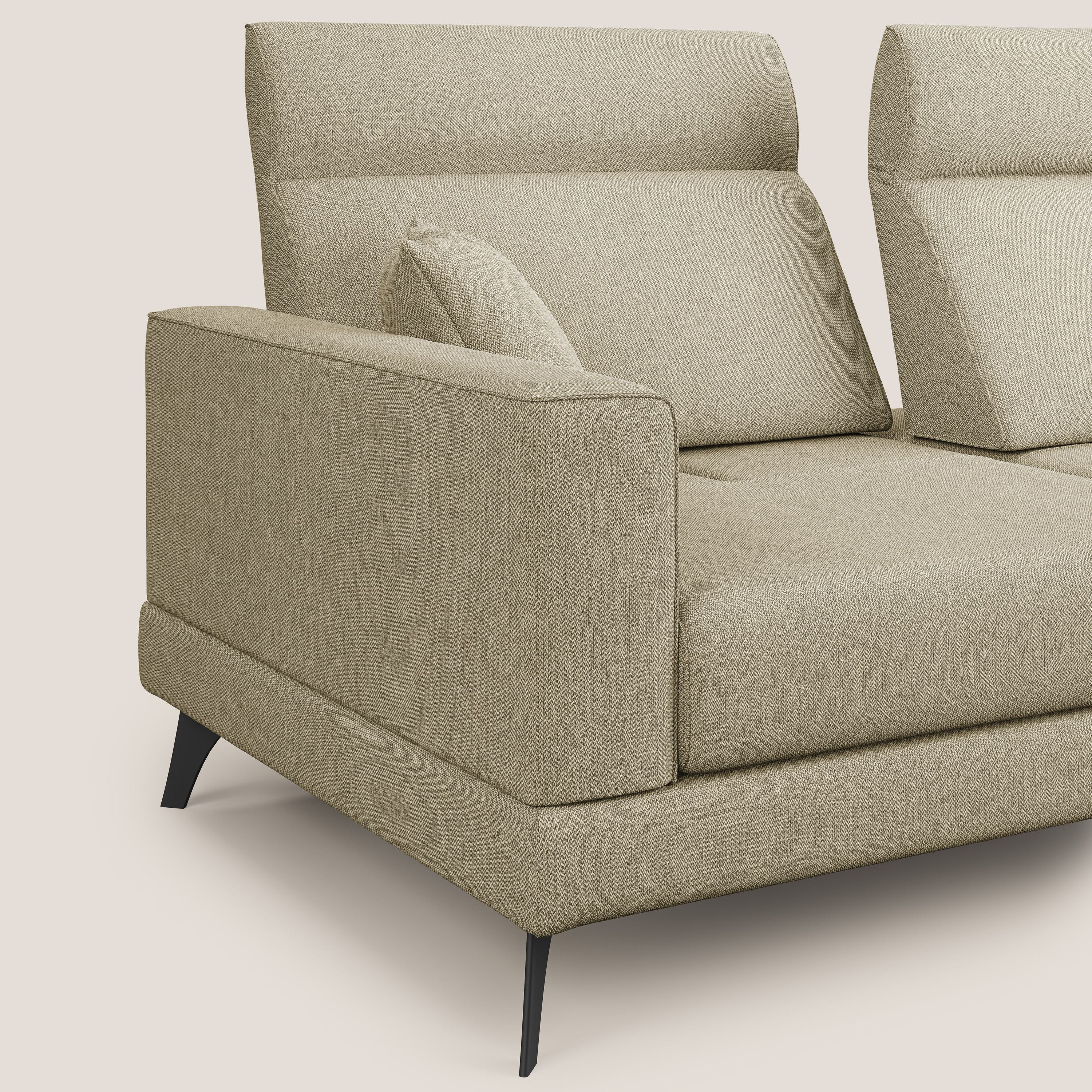 Slide Divano angolare con schienali traslanti e poggiatesta regolabili in tessuto smacchiabile T05 cammello - divani.store