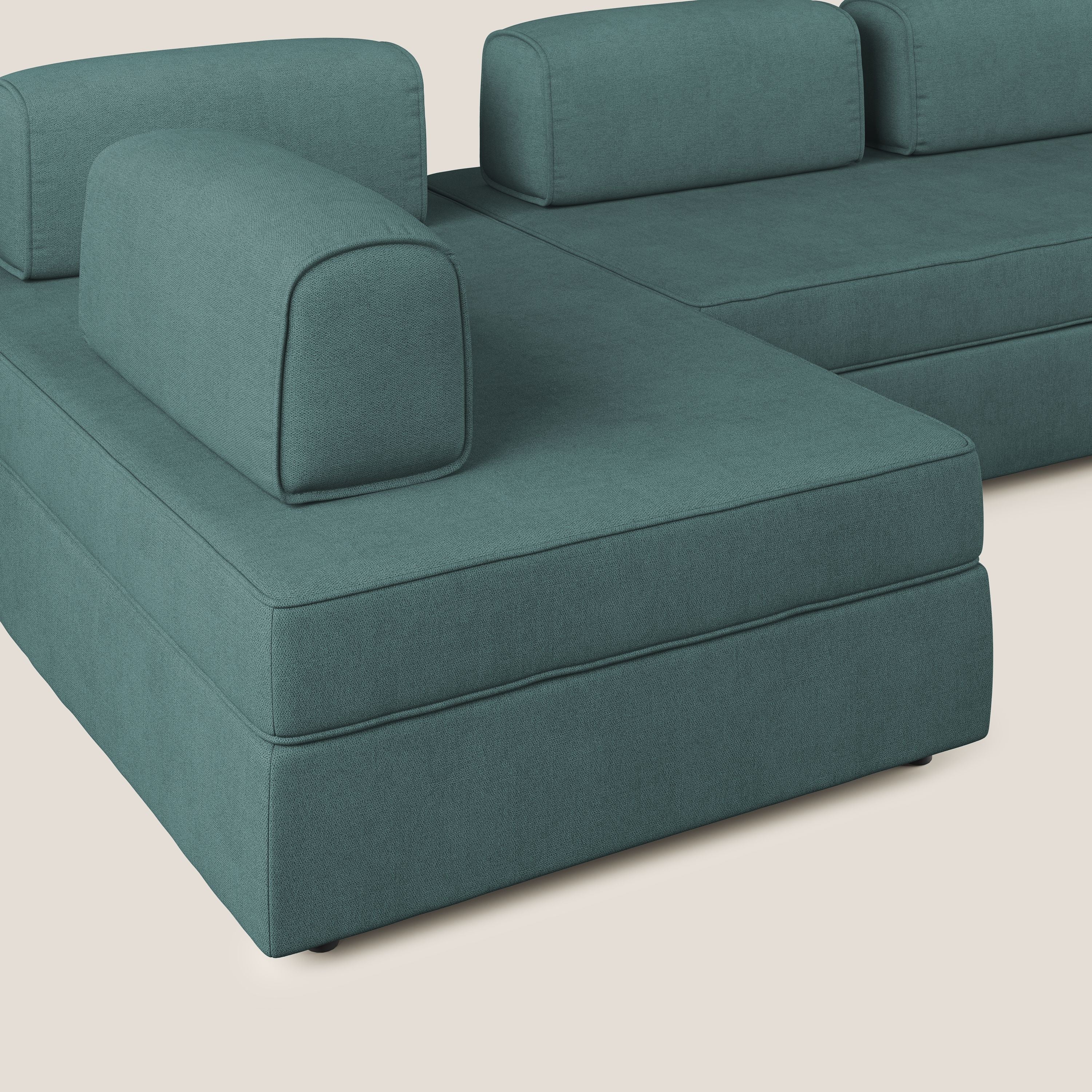 Liberty divano panoramico con pouf estraibile e schienali movibili in tessuto morbido impermeabile T02 petrolio - divani.store