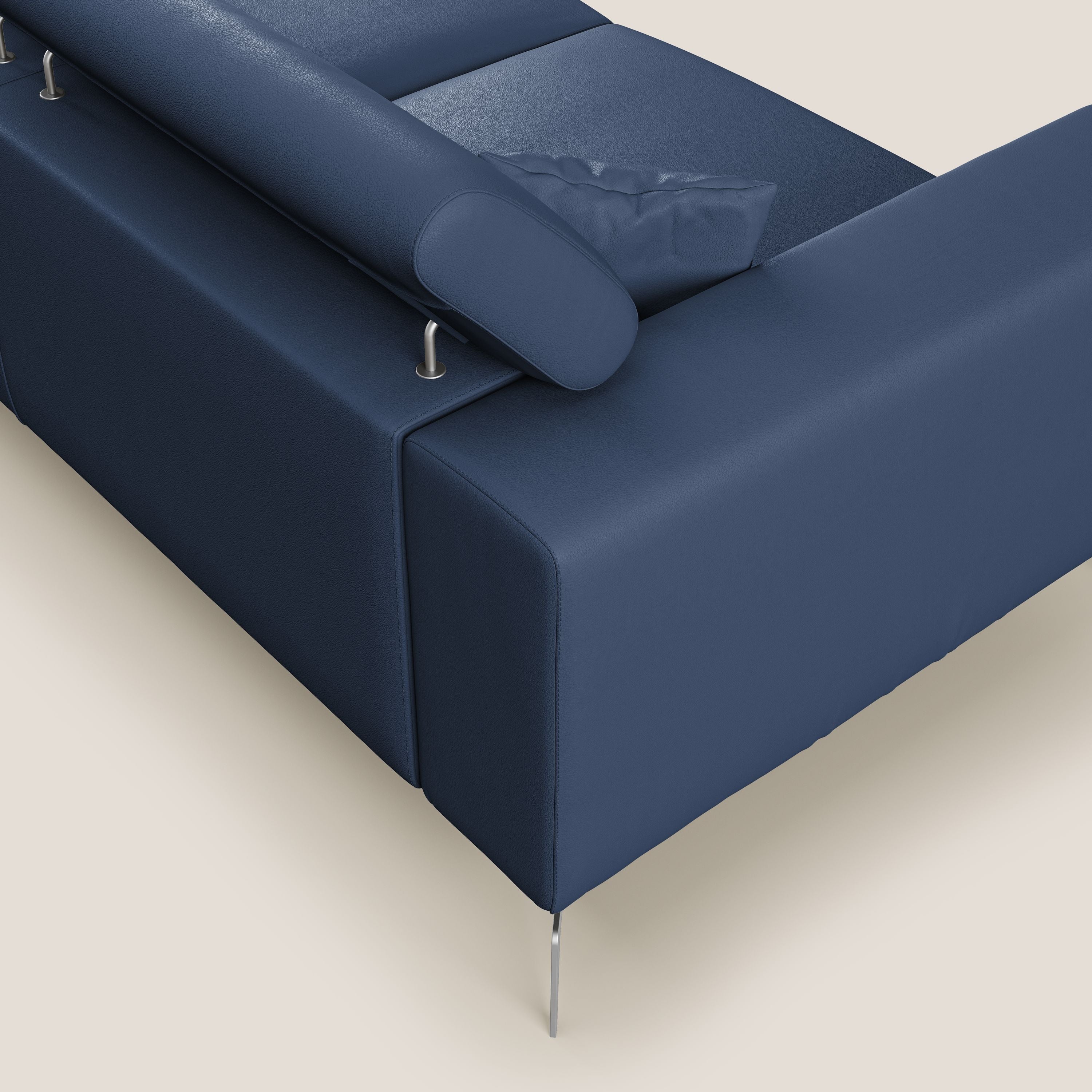 Blade Divano moderno con poggiatesta reclinabili in Ecopelle T04 blu - divani.store