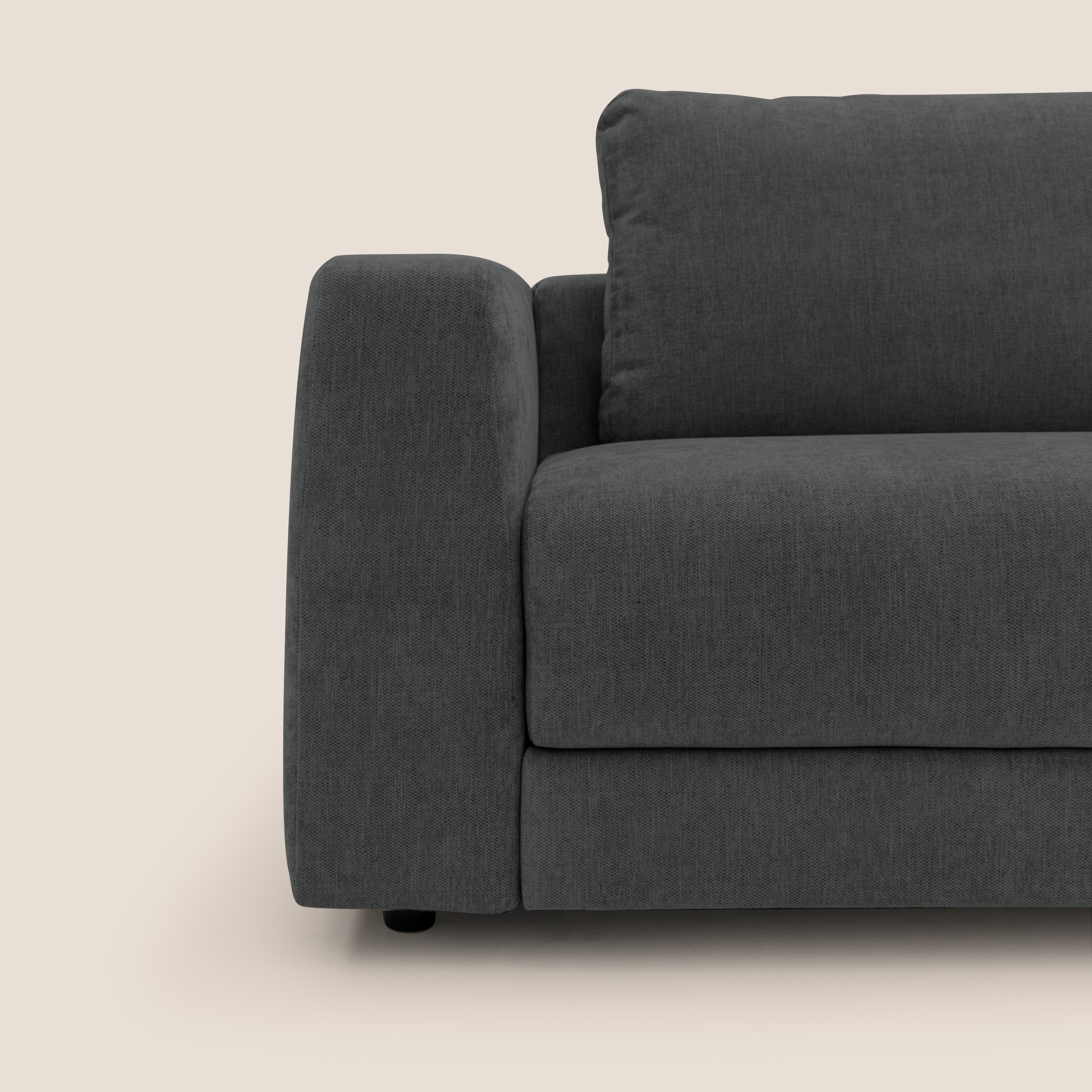 Freia Divano letto minimal materasso h15 cm con morbidi schienali in tessuto impermeabile T14 antracite - divani.store