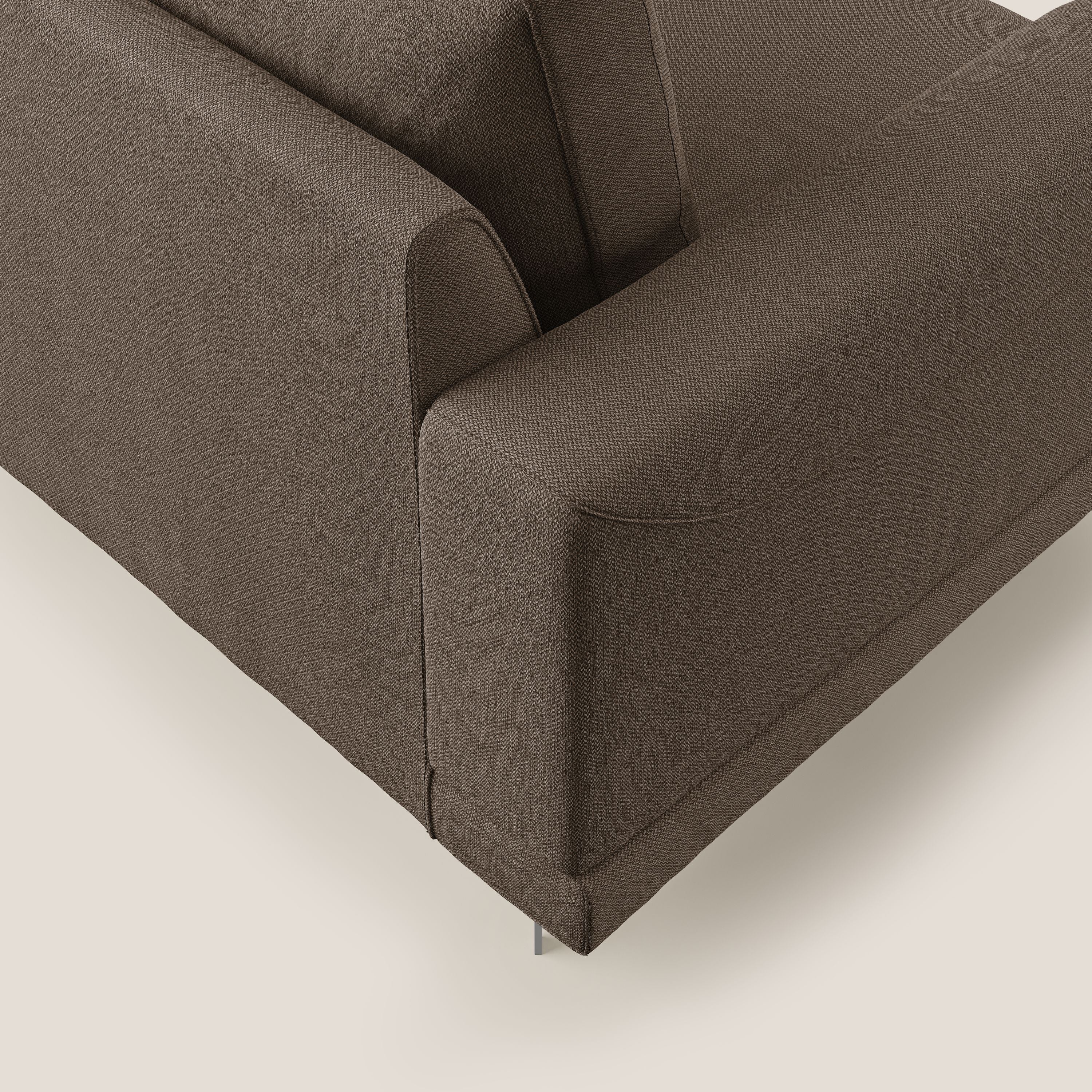 Dorian poltrona moderna in tessuto smacchiabile T05 marrone - divani.store