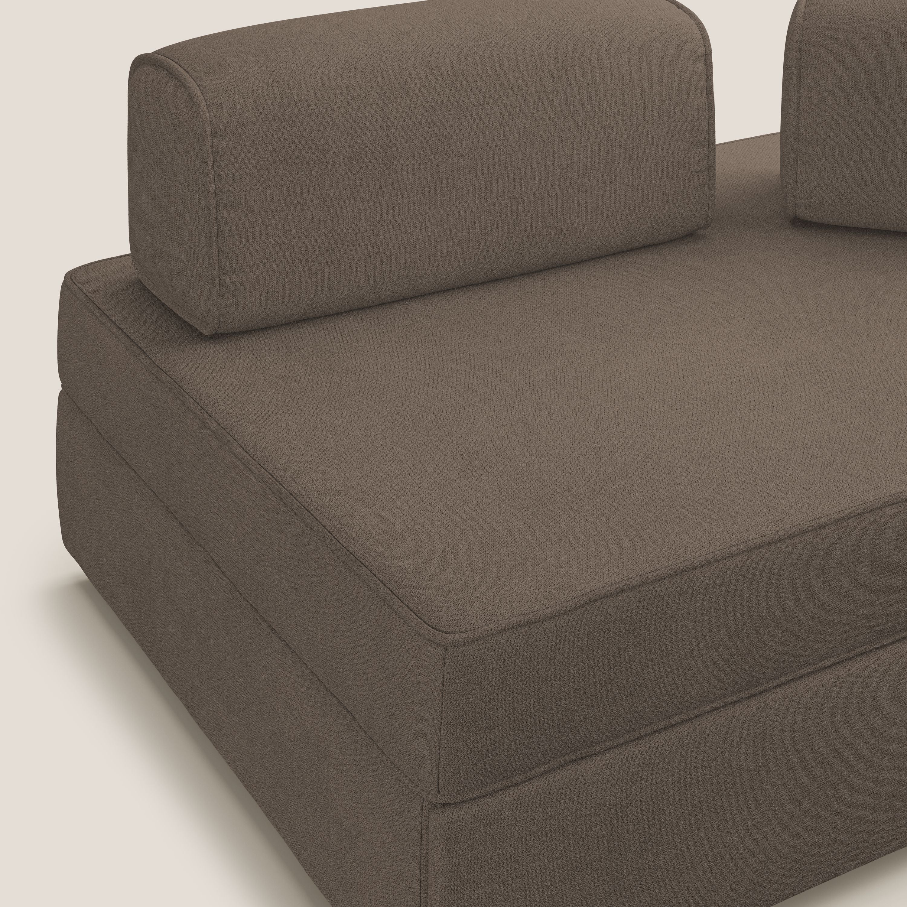 Liberty divano con pouf estraibile e schienali movibili in tessuto morbido impermeabile T02 marrone - divani.store