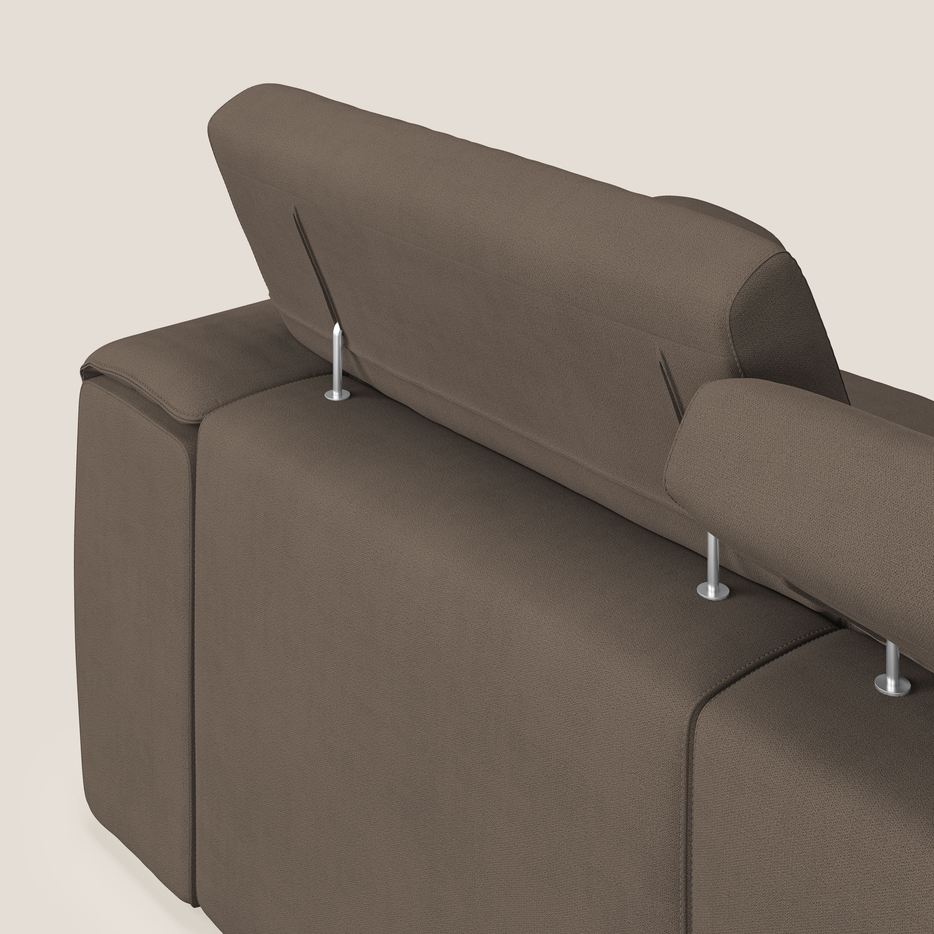 Zeno Divano con pouf estraibile poggiapiedi a 3 sedute in tessuto morbido impermeabile T02 marrone - divani.store