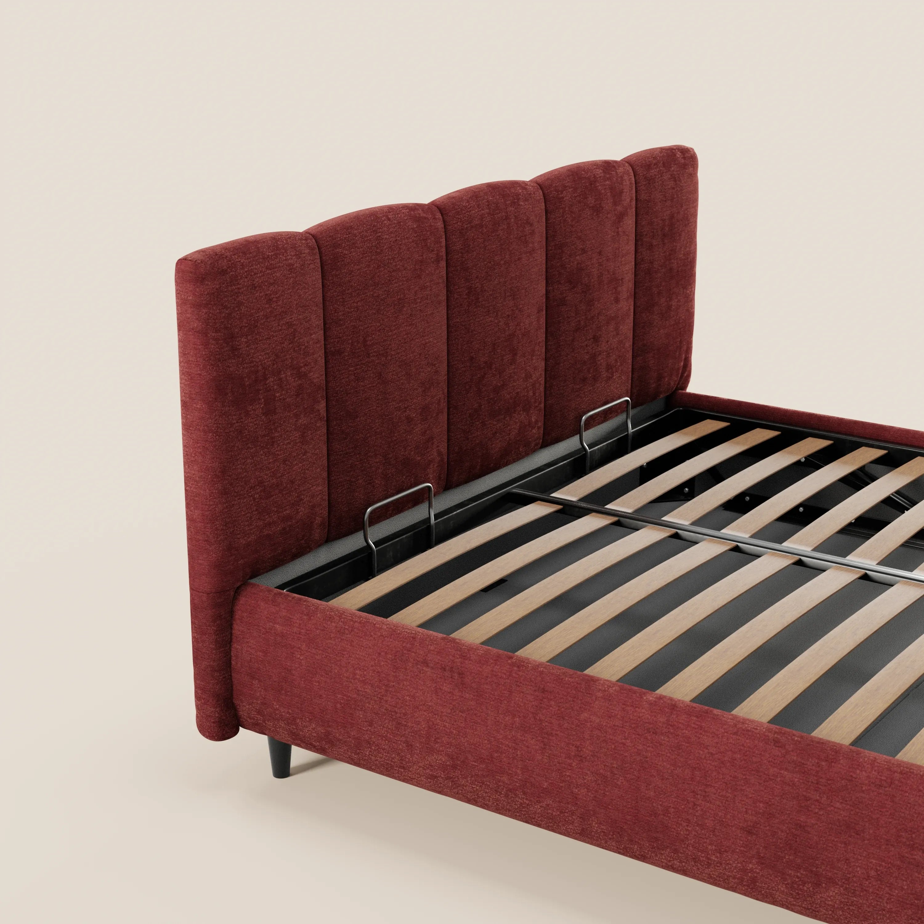 Il letto imbottito ARKAM di Letti.store è realizzato con un tessuto certificato Oeko-Tex®, presenta un design shabby chic, una testiera con cuciture verticali, un vano portaoggetti, gambe nere e doghe in legno. Materasso non incluso.