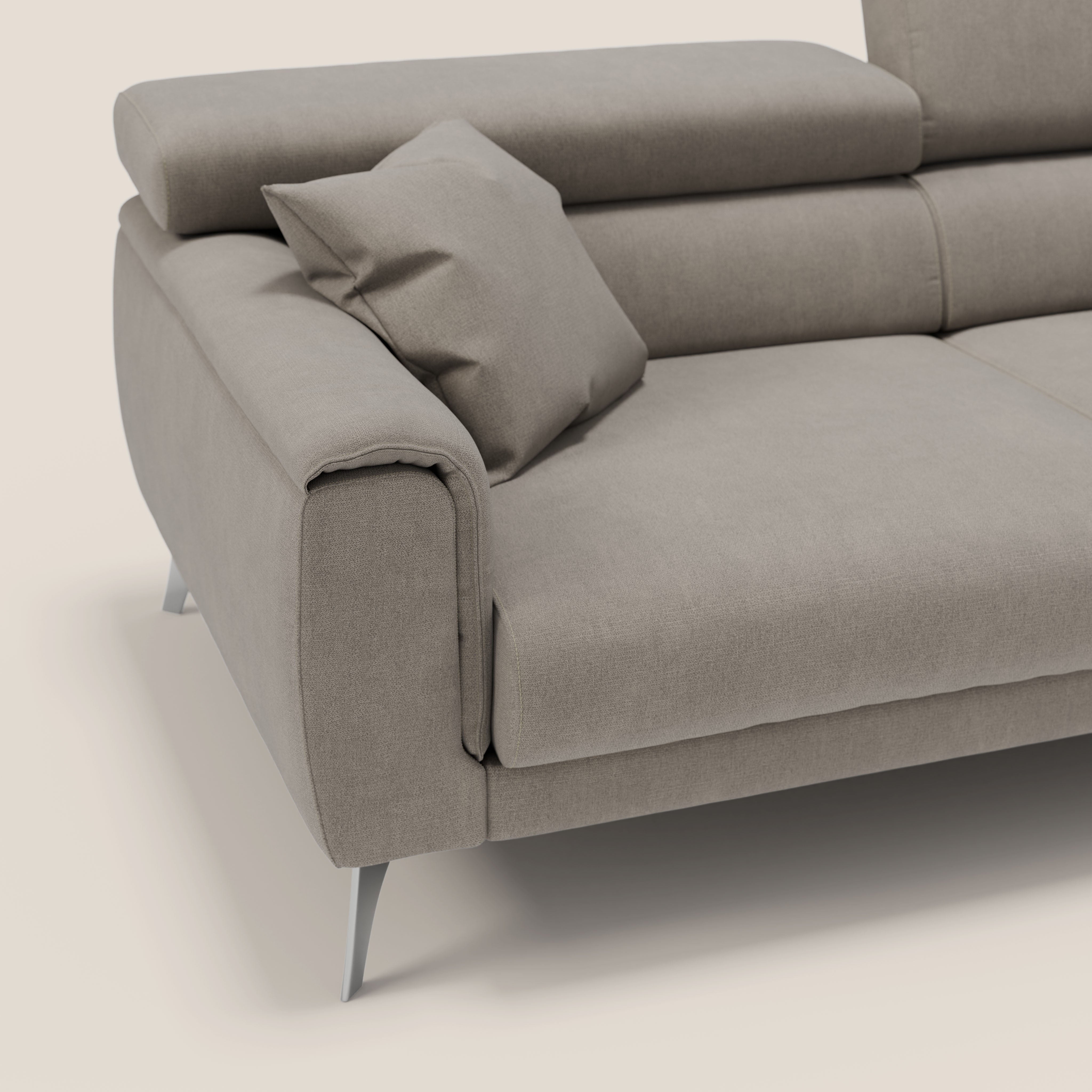 Caravaggio divano con sedute allungabili e poggiatesta reclinabili in tessuto impermeabile T02 beige - divani.store