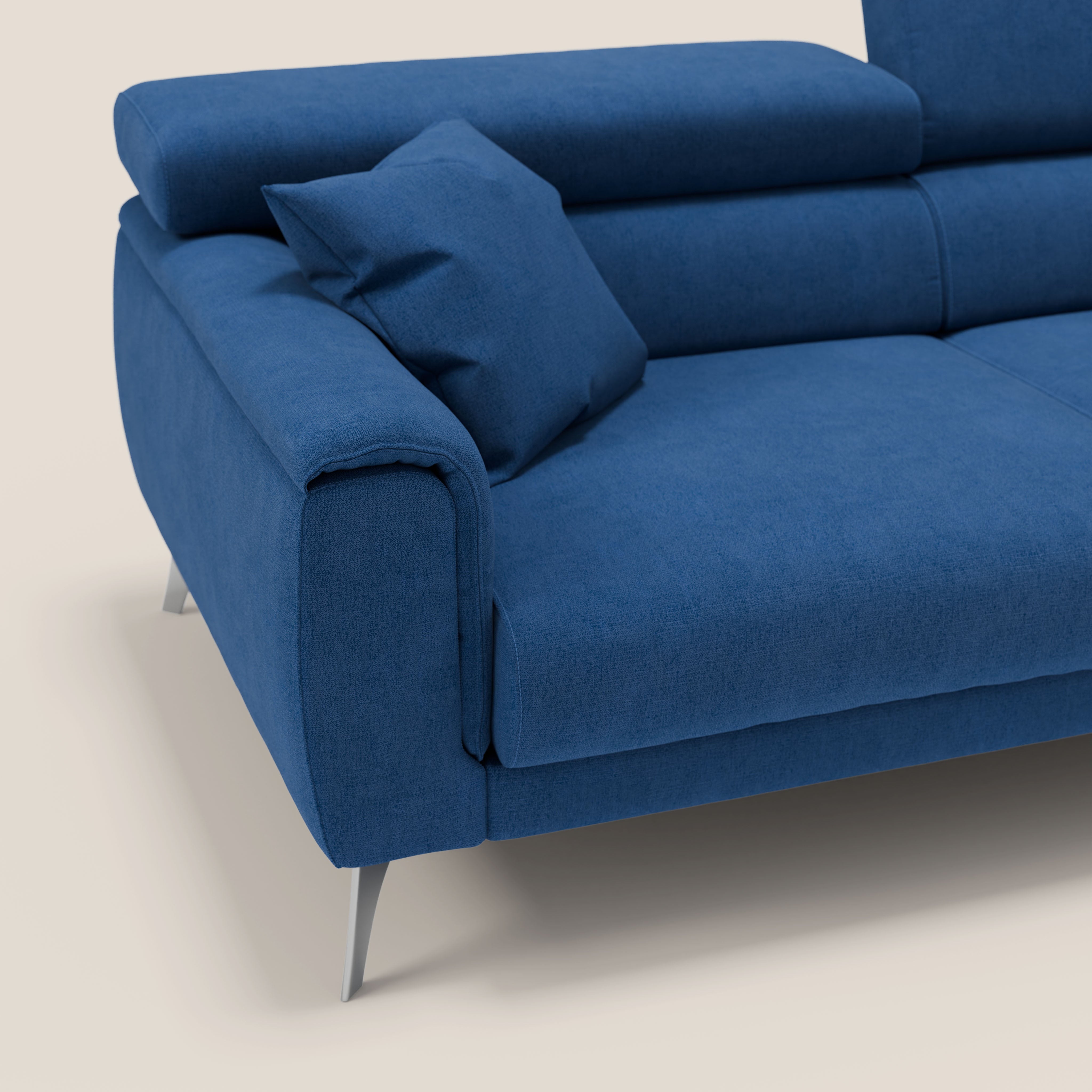 Caravaggio divano con sedute allungabili e poggiatesta reclinabili in tessuto impermeabile T02 blu - divani.store