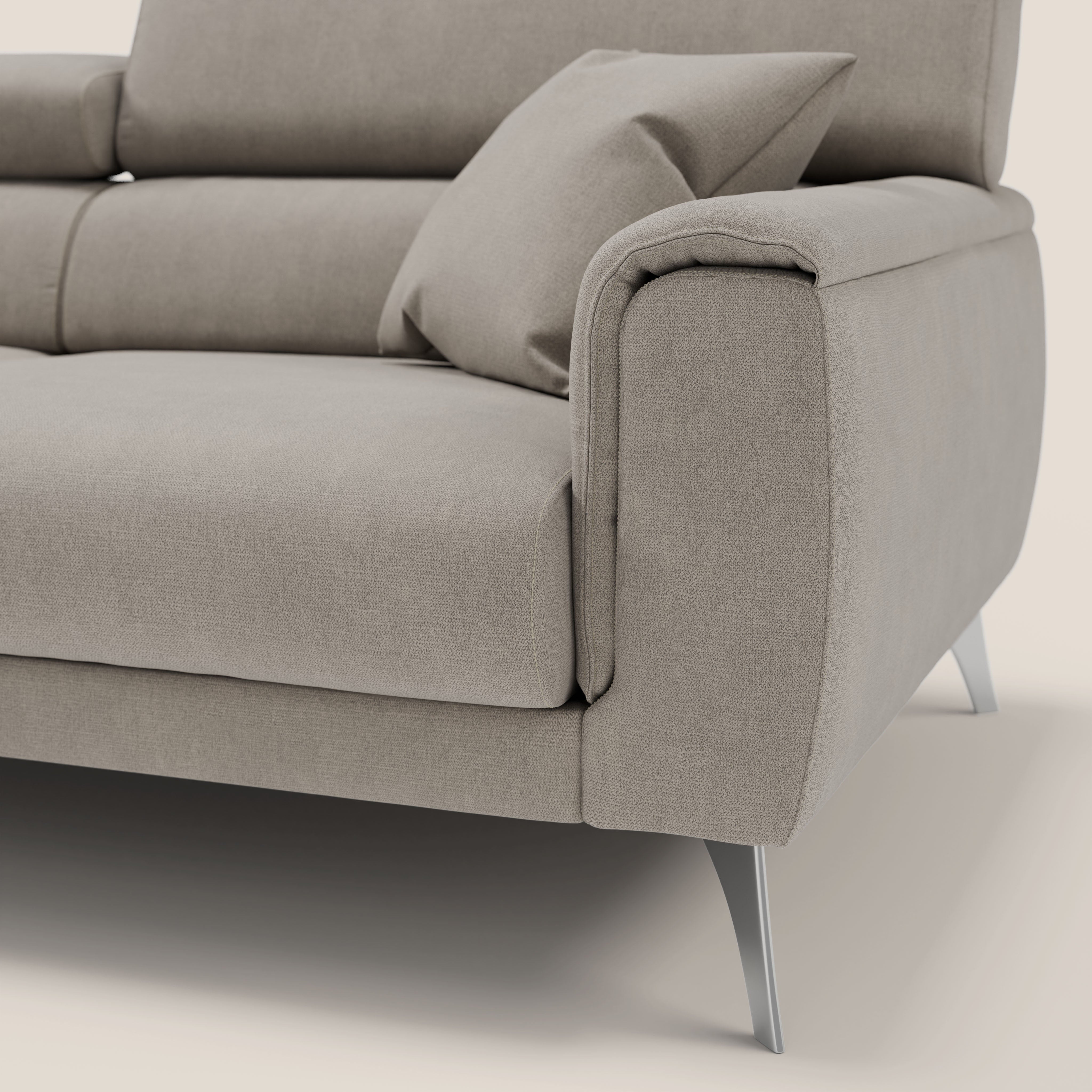 Caravaggio divano con sedute allungabili e poggiatesta reclinabili in tessuto impermeabile T02 beige - divani.store